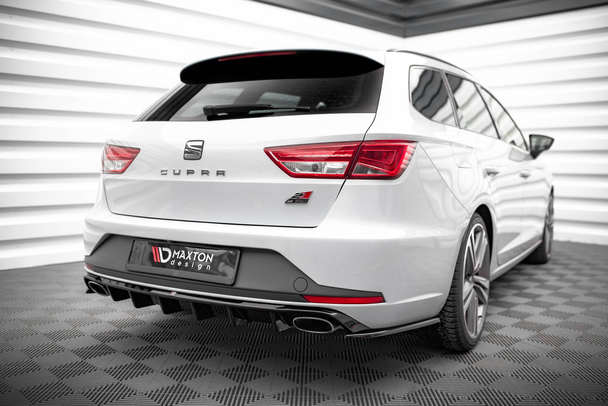 Maxton Design - Heck Ansatz Flaps Diffusor V2 für Seat Leon Cupra Sportstourer Mk3 - Aerowerk.