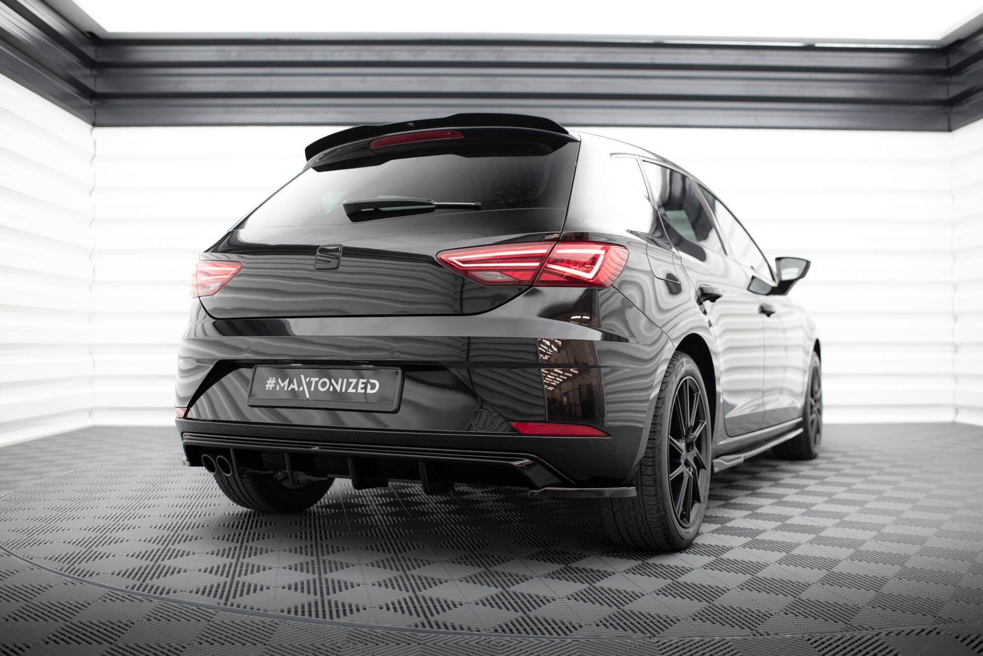 Maxton Design - Heck Ansatz Flaps Diffusor V2 für Seat Leon Hatchback Mk3 Facelift - Aerowerk.