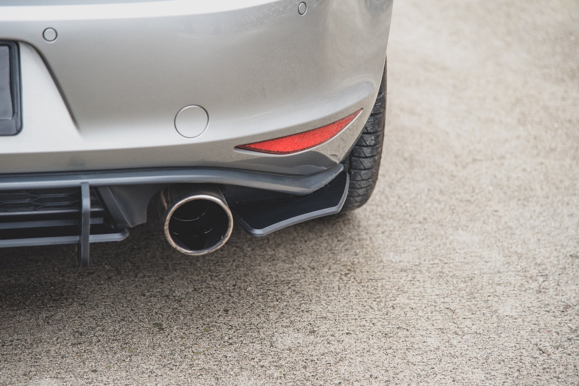 Maxton Design - Heck Ansatz Flaps Diffusor V2 für VW Golf 7 GTI - Aerowerk.