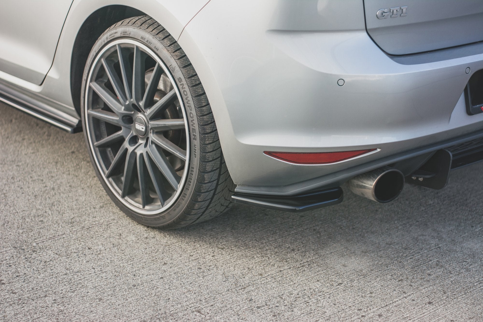 Maxton Design - Heck Ansatz Flaps Diffusor V2 für VW Golf 7 GTI - Aerowerk.