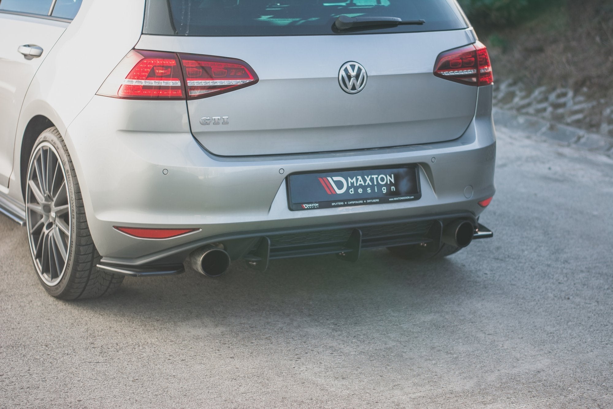 Maxton Design - Heck Ansatz Flaps Diffusor V2 für VW Golf 7 GTI - Aerowerk.