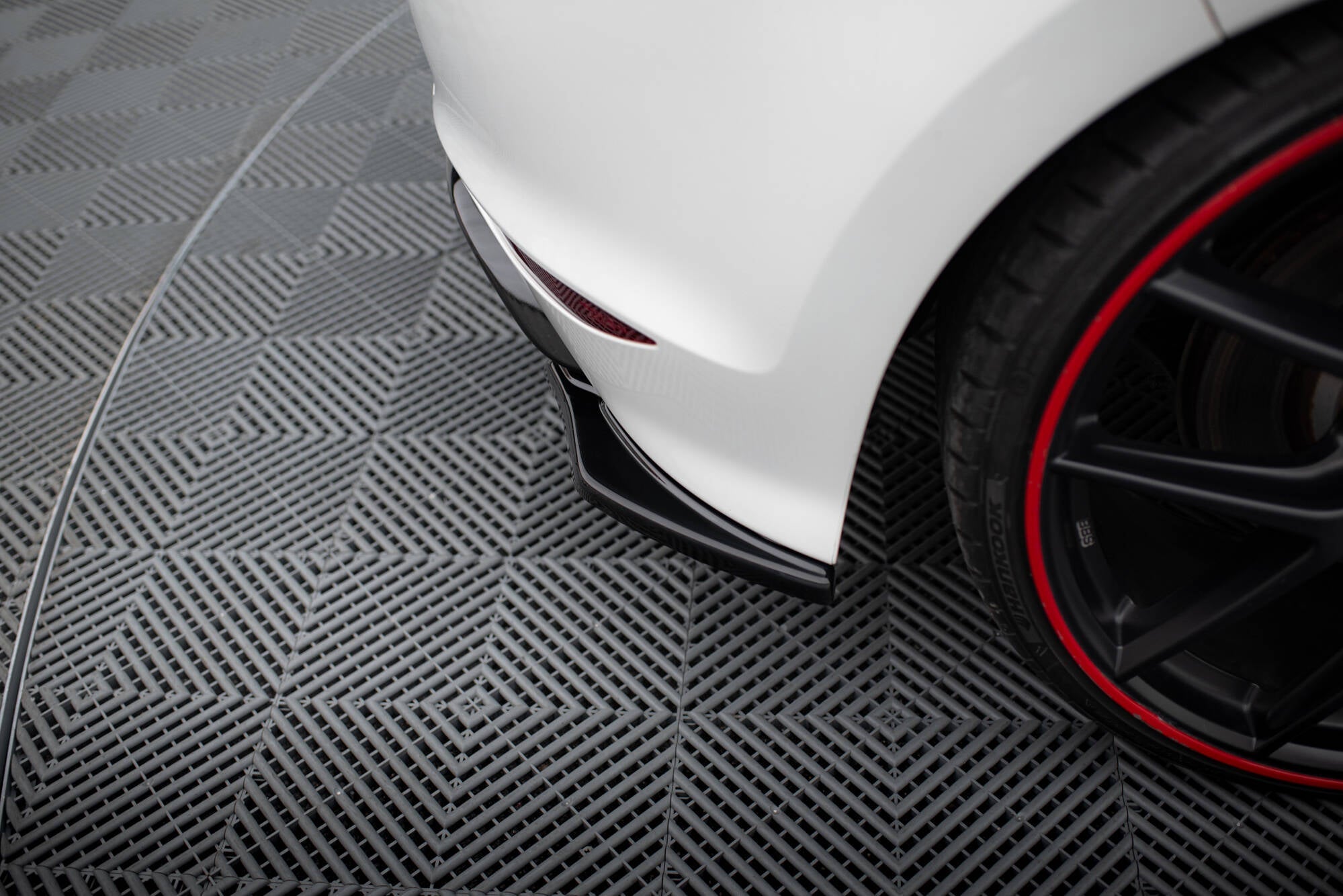 Maxton Design - Heck Ansatz Flaps Diffusor V2 für VW GOLF 7 R - Aerowerk.
