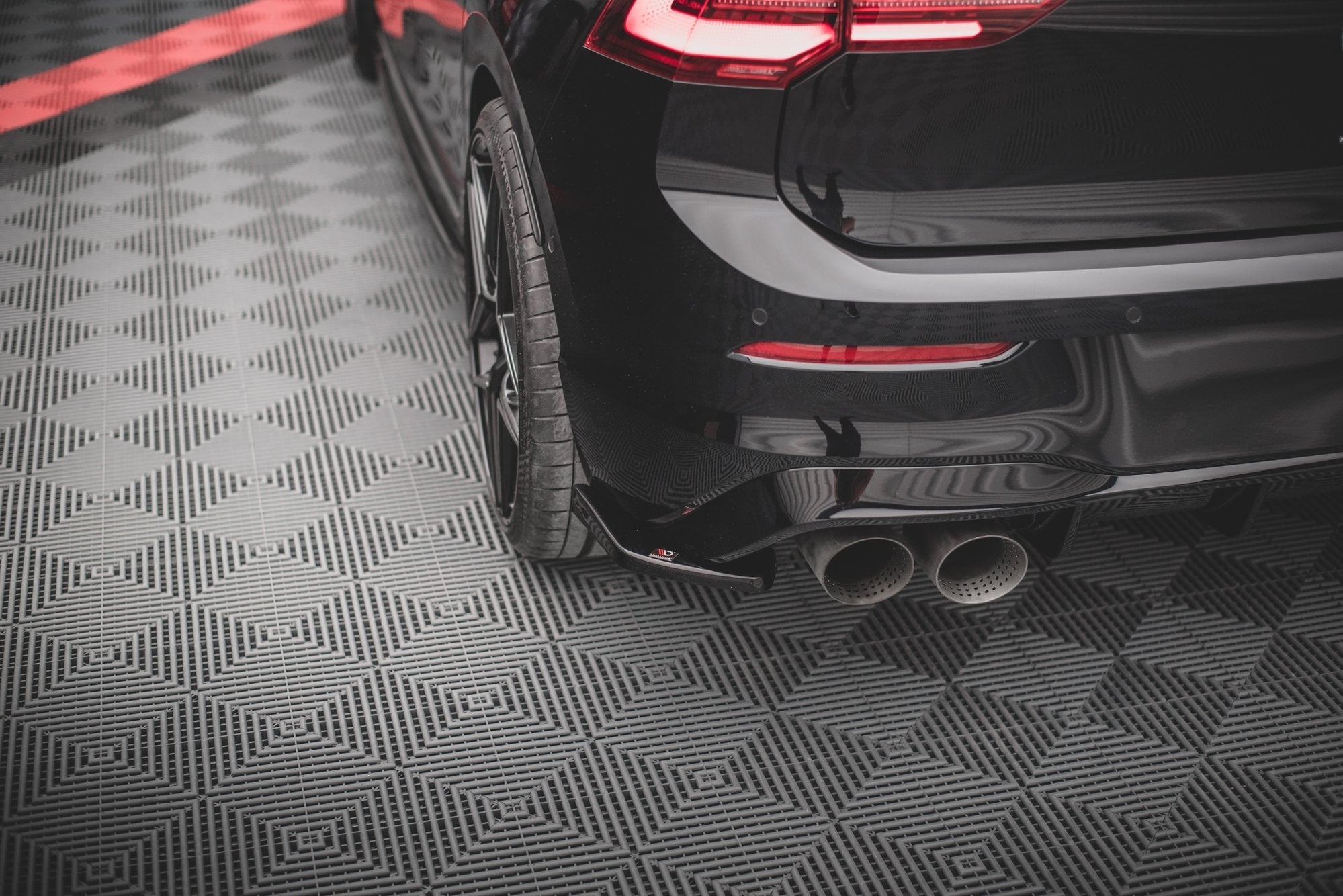 Maxton Design - Heck Ansatz Flaps Diffusor V2 für VW Golf R Mk8 Facelift - Aerowerk.