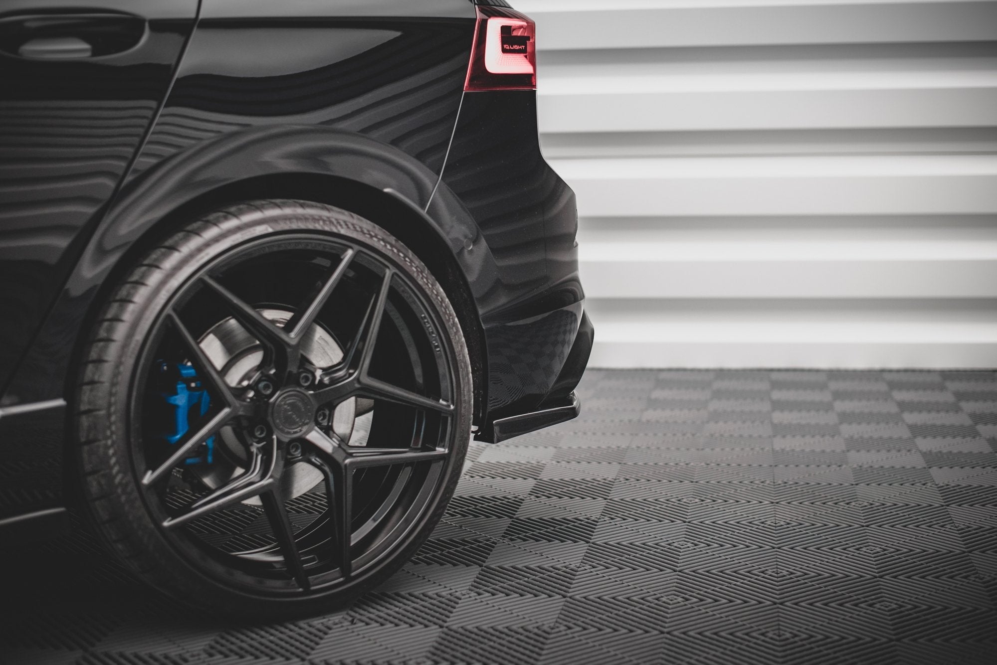 Maxton Design - Heck Ansatz Flaps Diffusor V2 für VW Golf R Mk8 Facelift - Aerowerk.