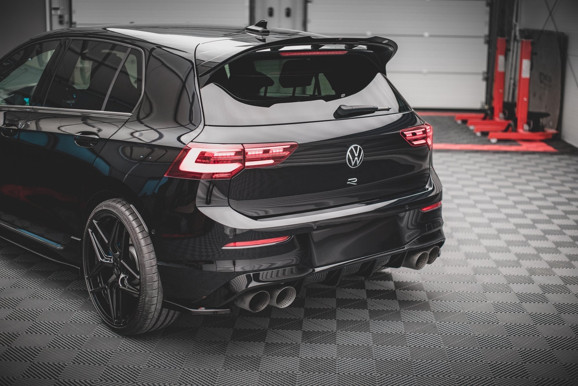 Maxton Design - Heck Ansatz Flaps Diffusor V2 für VW Golf R Mk8 Facelift - Aerowerk.