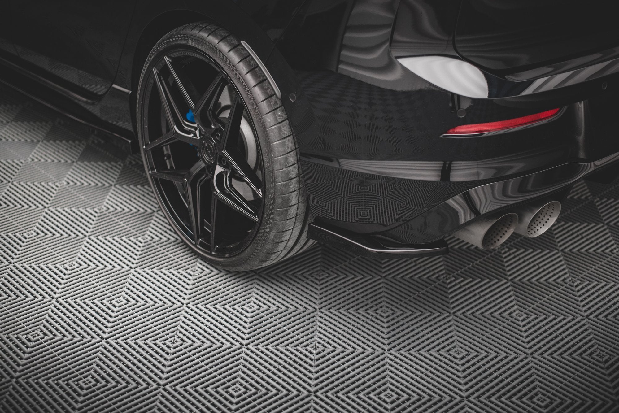 Maxton Design - Heck Ansatz Flaps Diffusor V2 für VW Golf R Mk8 Facelift - Aerowerk.