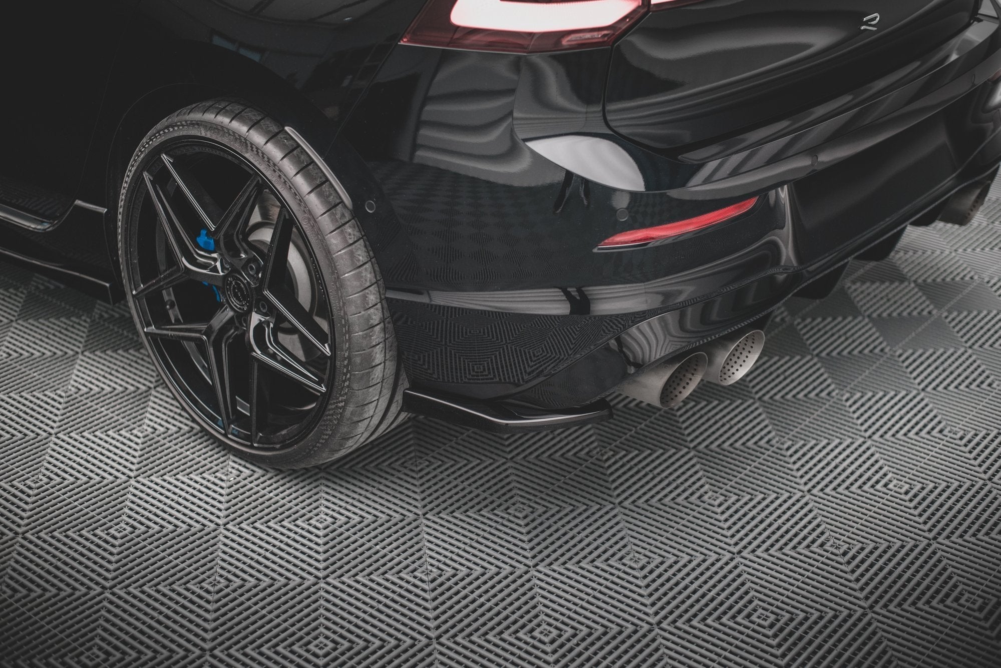 Maxton Design - Heck Ansatz Flaps Diffusor V2 für VW Golf R Mk8 Facelift - Aerowerk.