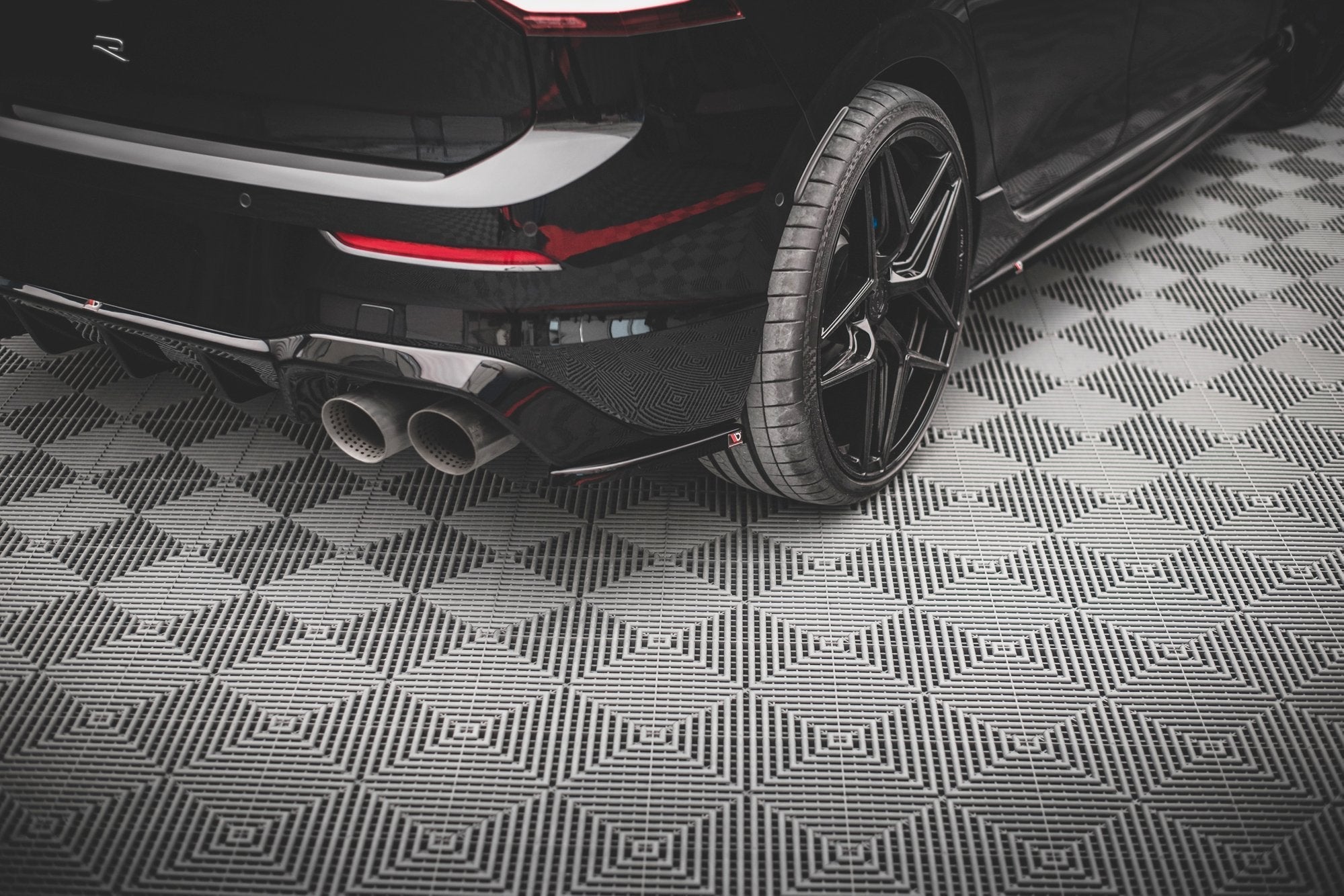 Maxton Design - Heck Ansatz Flaps Diffusor V3 für VW Golf R Mk8 Facelift - Aerowerk.