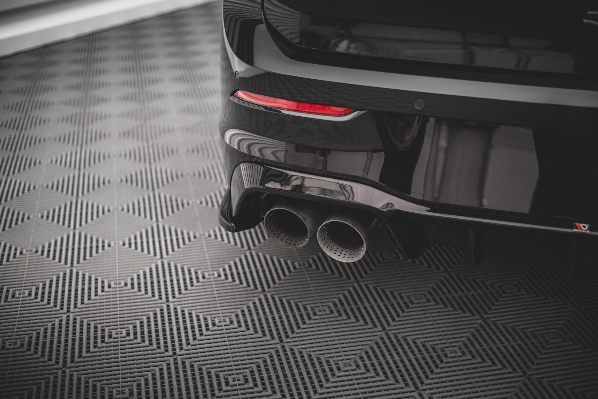 Maxton Design - Heck Ansatz Flaps Diffusor V3 für VW Golf R Mk8 Facelift - Aerowerk.