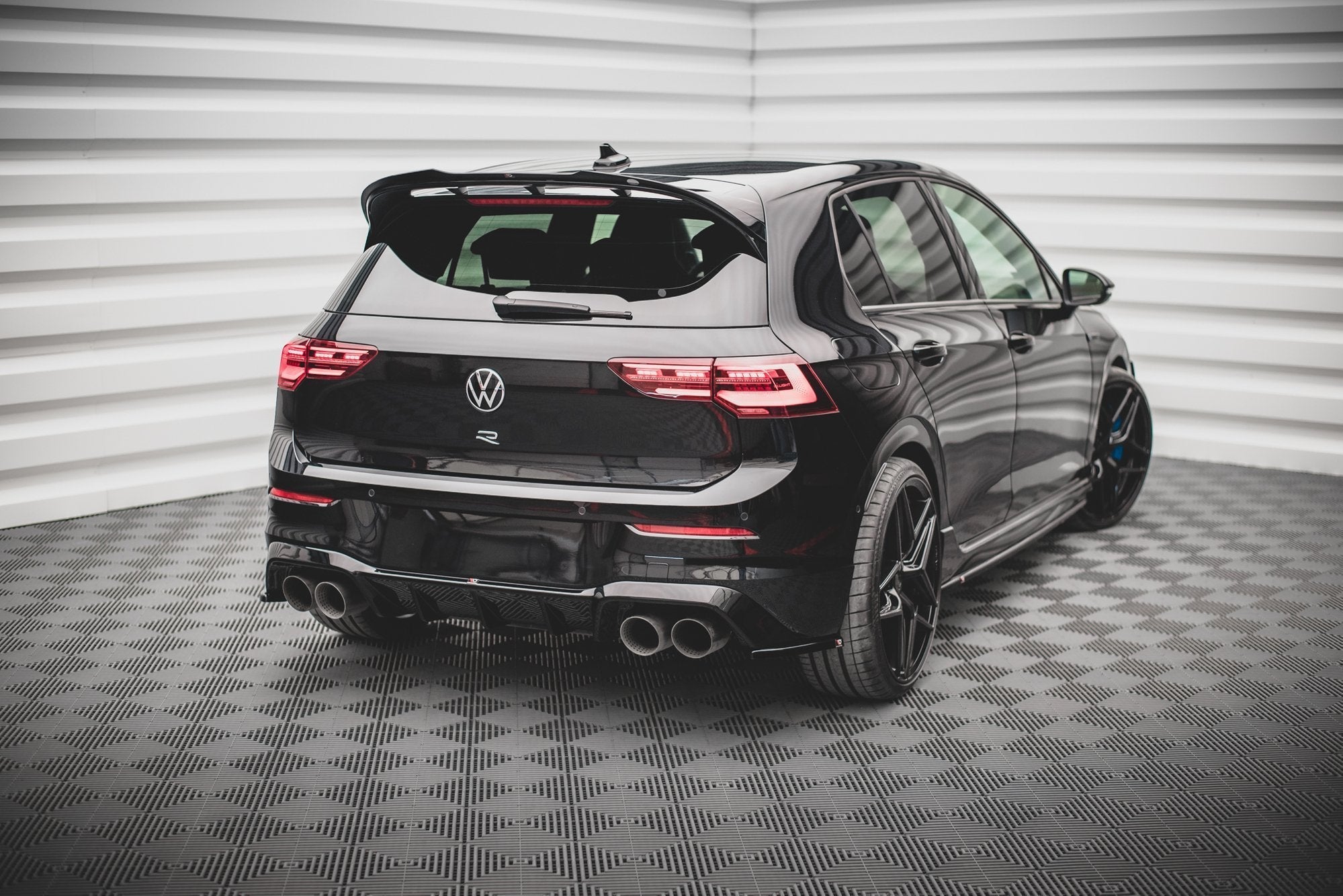Maxton Design - Heck Ansatz Flaps Diffusor V3 für VW Golf R Mk8 Facelift - Aerowerk.