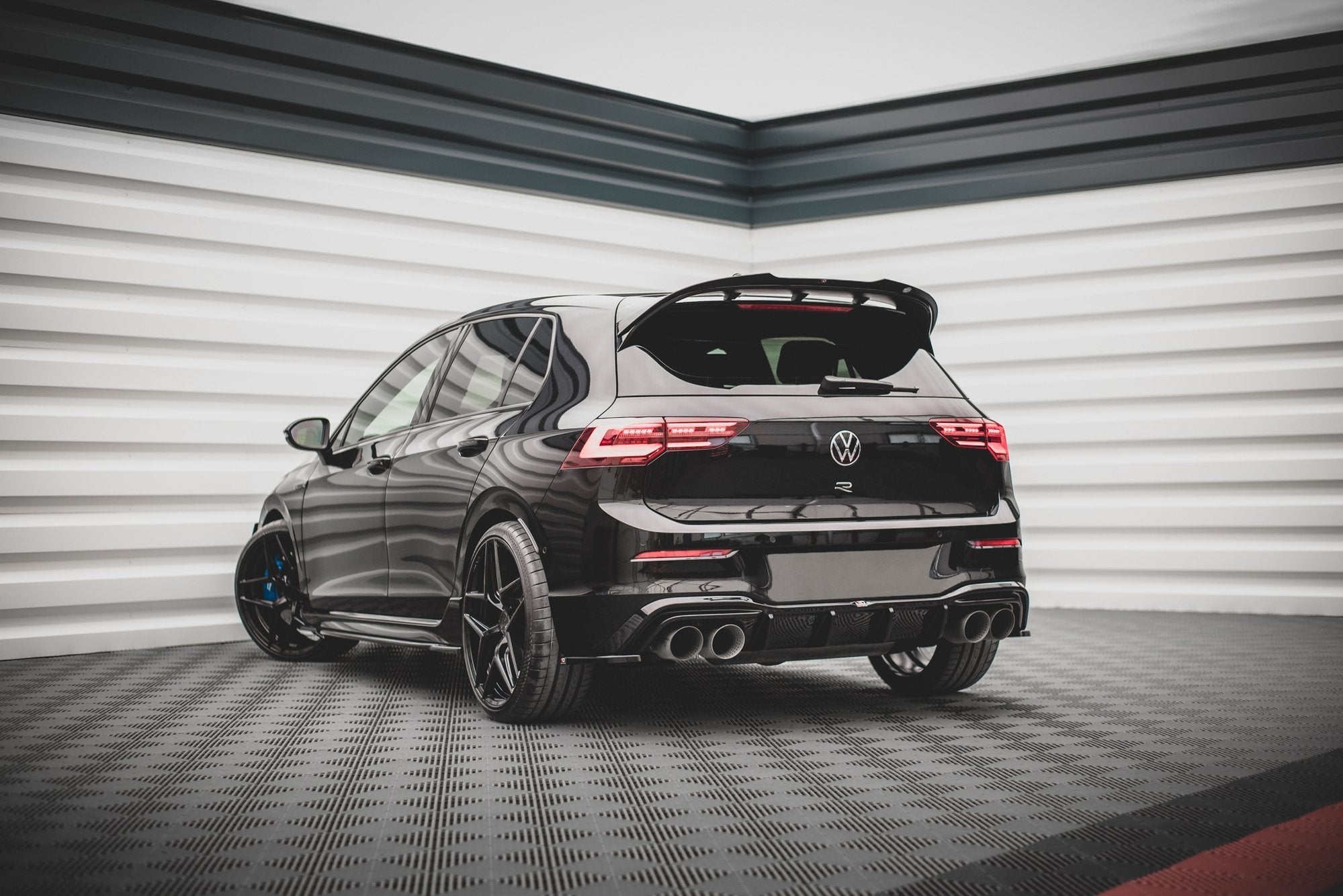 Maxton Design - Heck Ansatz Flaps Diffusor V4 für VW Golf R Mk8 Facelift - Aerowerk.