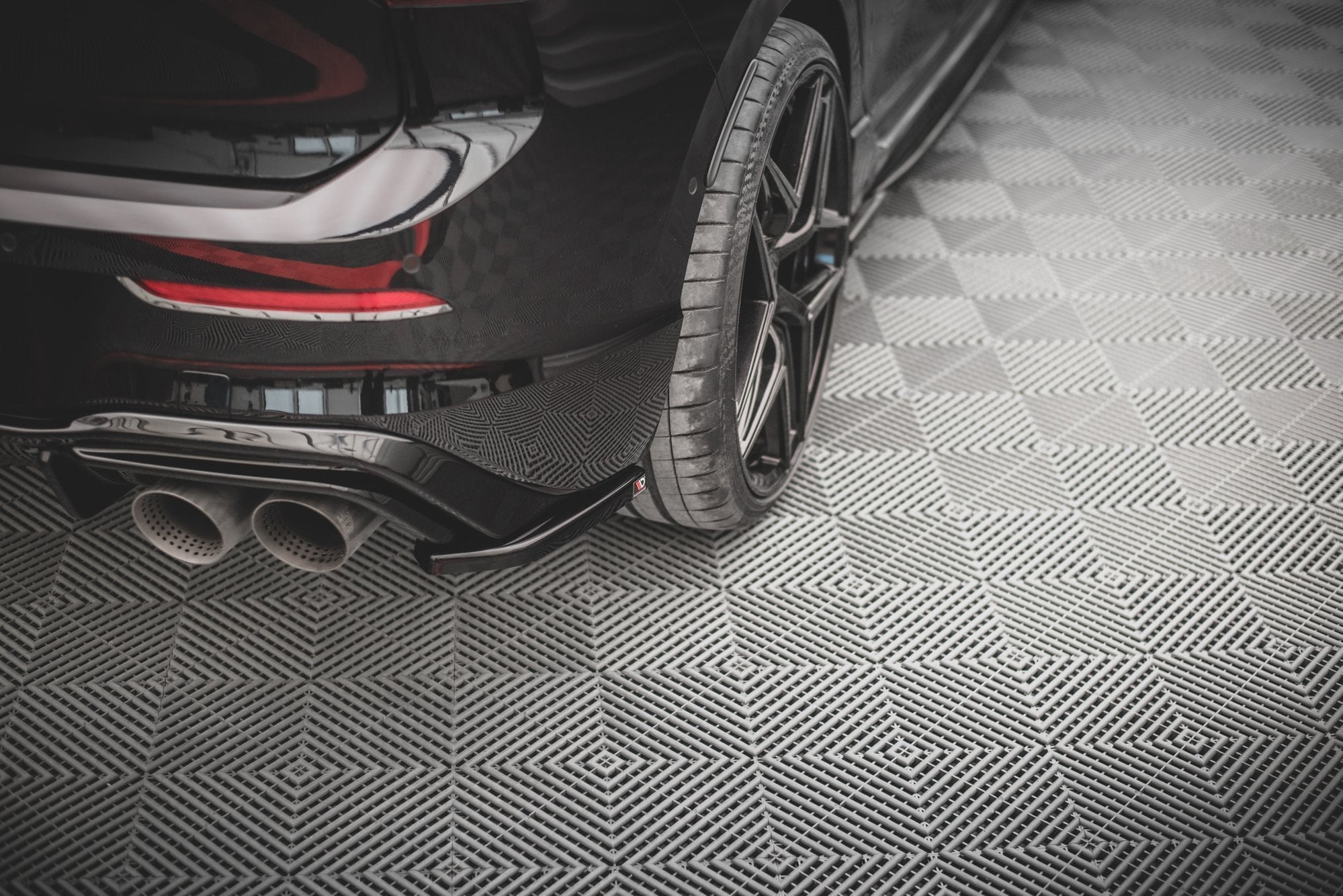 Maxton Design - Heck Ansatz Flaps Diffusor V4 für VW Golf R Mk8 Facelift - Aerowerk.