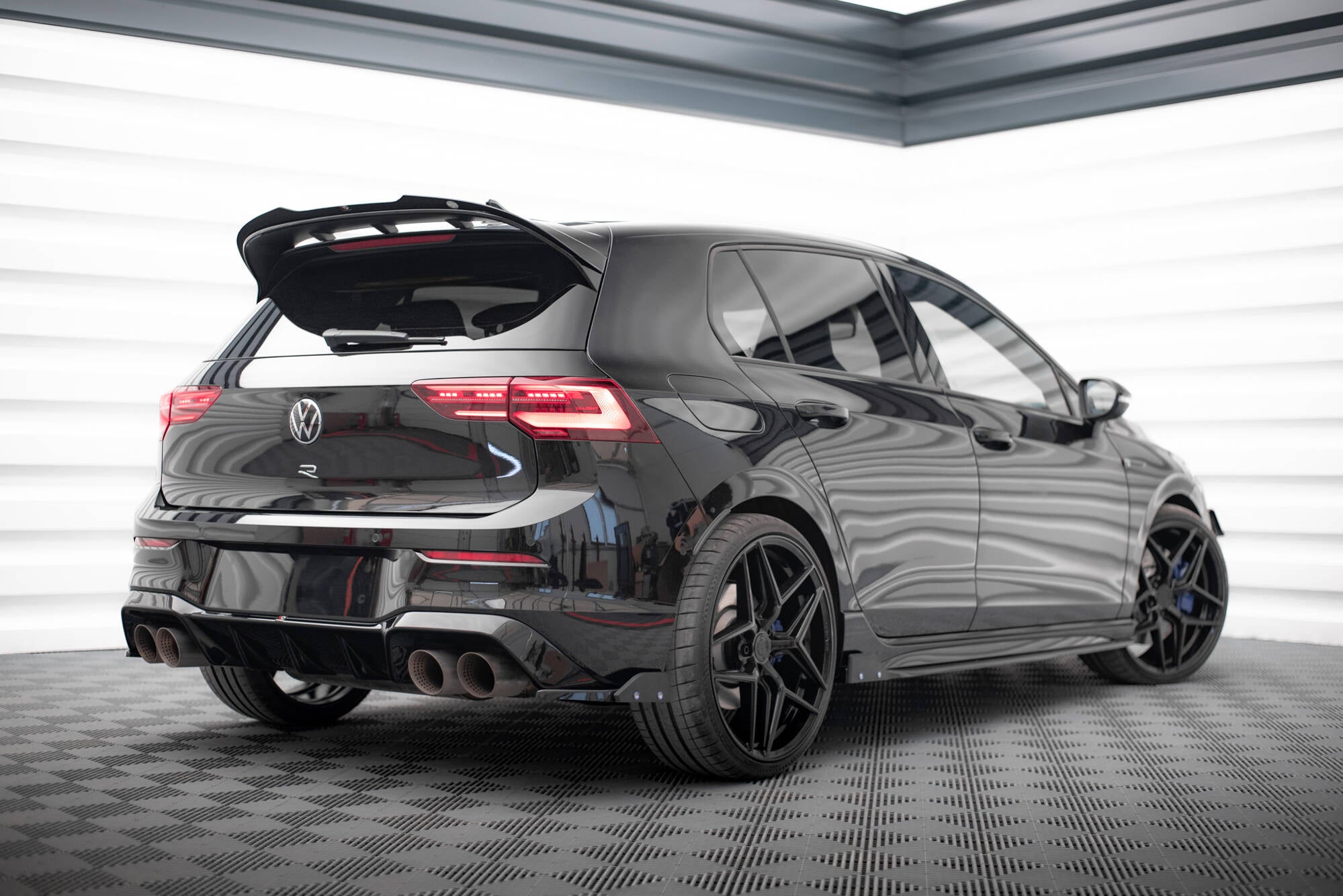 Maxton Design - Heck Ansatz Flaps Diffusor V5 + Flaps für VW Golf R Mk8 Facelift - Aerowerk.