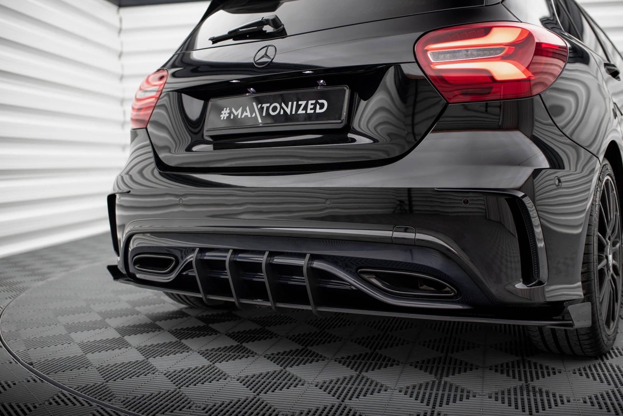 Maxton Design - Hintere Seiten Flaps für Mercedes - Benz A AMG - Line W176 Facelift - Aerowerk.