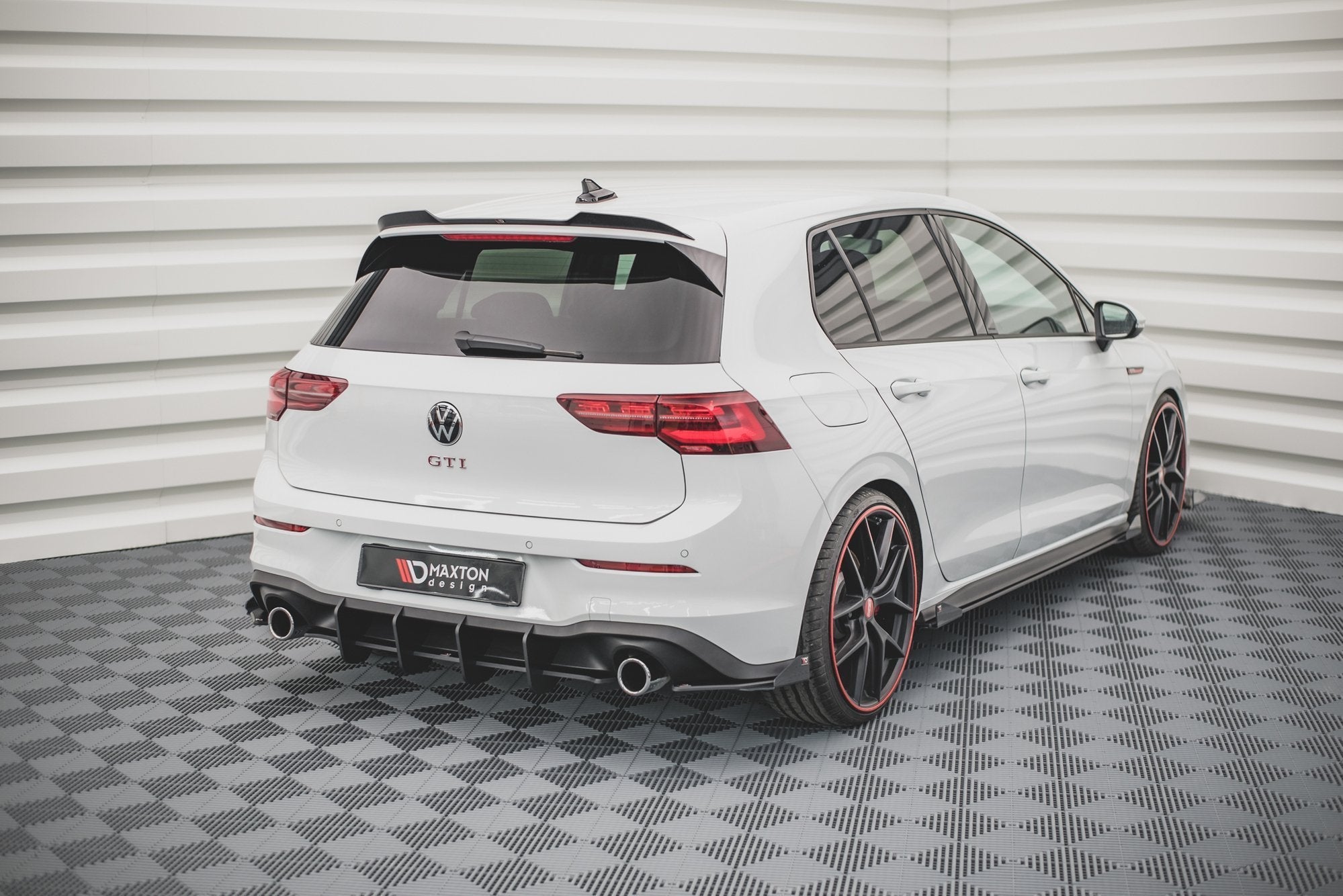 Maxton Design - Hintere Seiten Flaps für VW Golf GTI / GTE / R - Line Mk8 - Aerowerk.