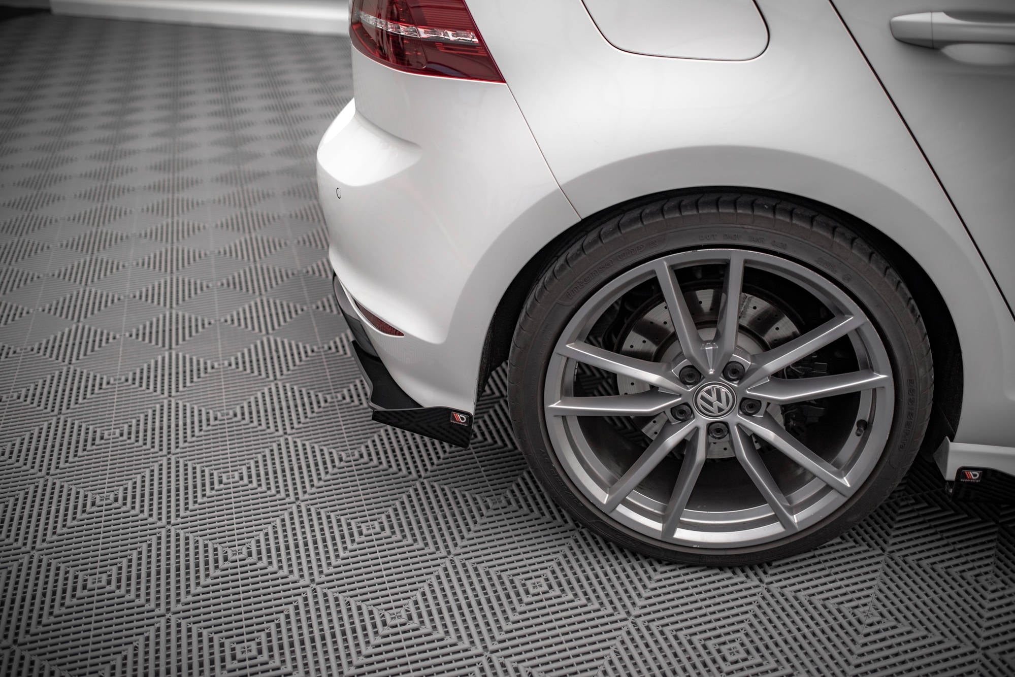 Maxton Design - Hintere Seiten Flaps für VW Golf R Mk7 - Aerowerk.