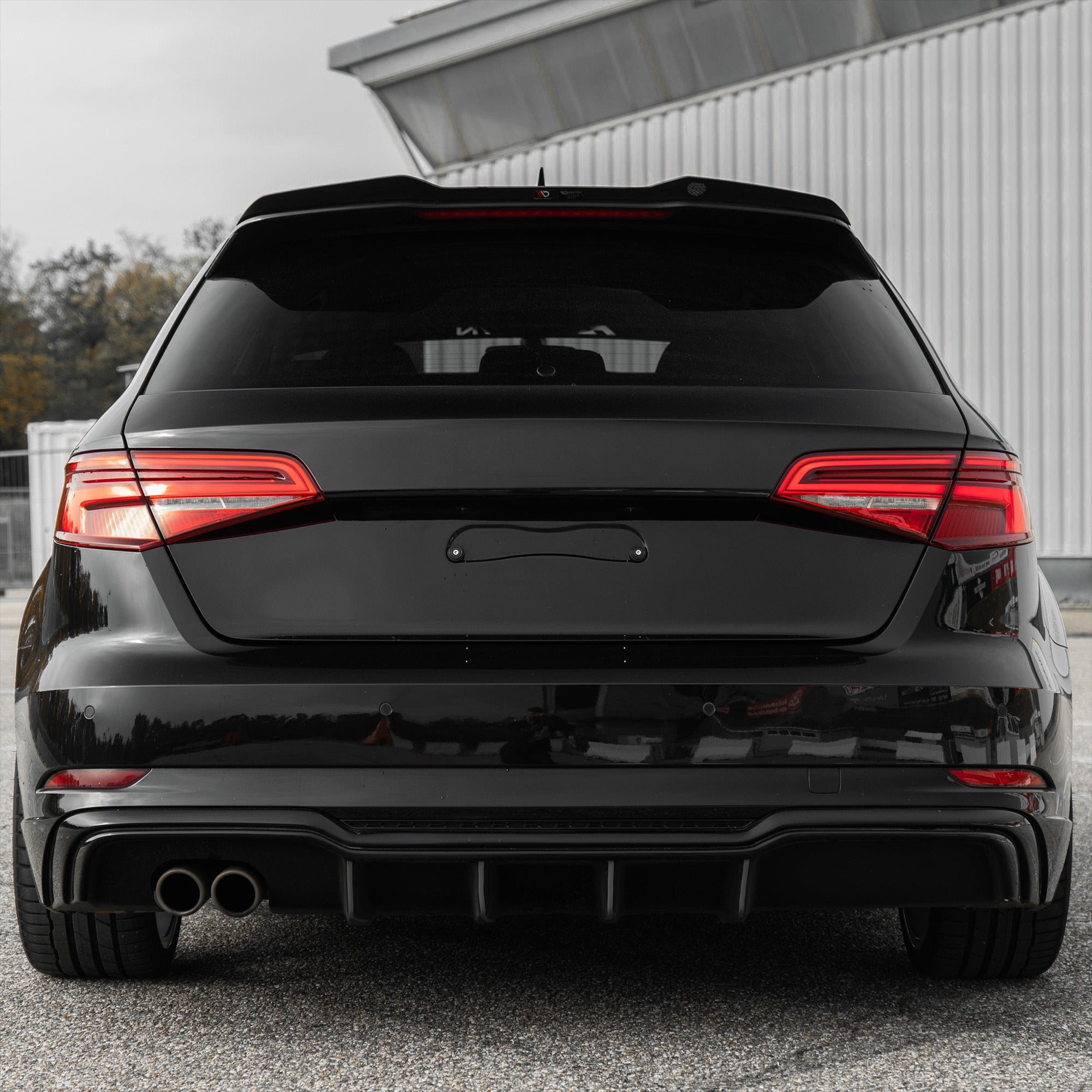 FLOW DOWN® Magnet-Kennzeichenhalter für Audi A3/S3/RS3 TT/RS – Rahmenlose Magnet-Kennzeichenhalter für eine unsichtbare, sichere und schnelle Befestigung. Perfekt für Fotoshootings und ein cleanes Fahrzeug-Design. Kompatibel mit Alu- und 3D-Kennzeichen sowie internationalen Nummernschildern.
