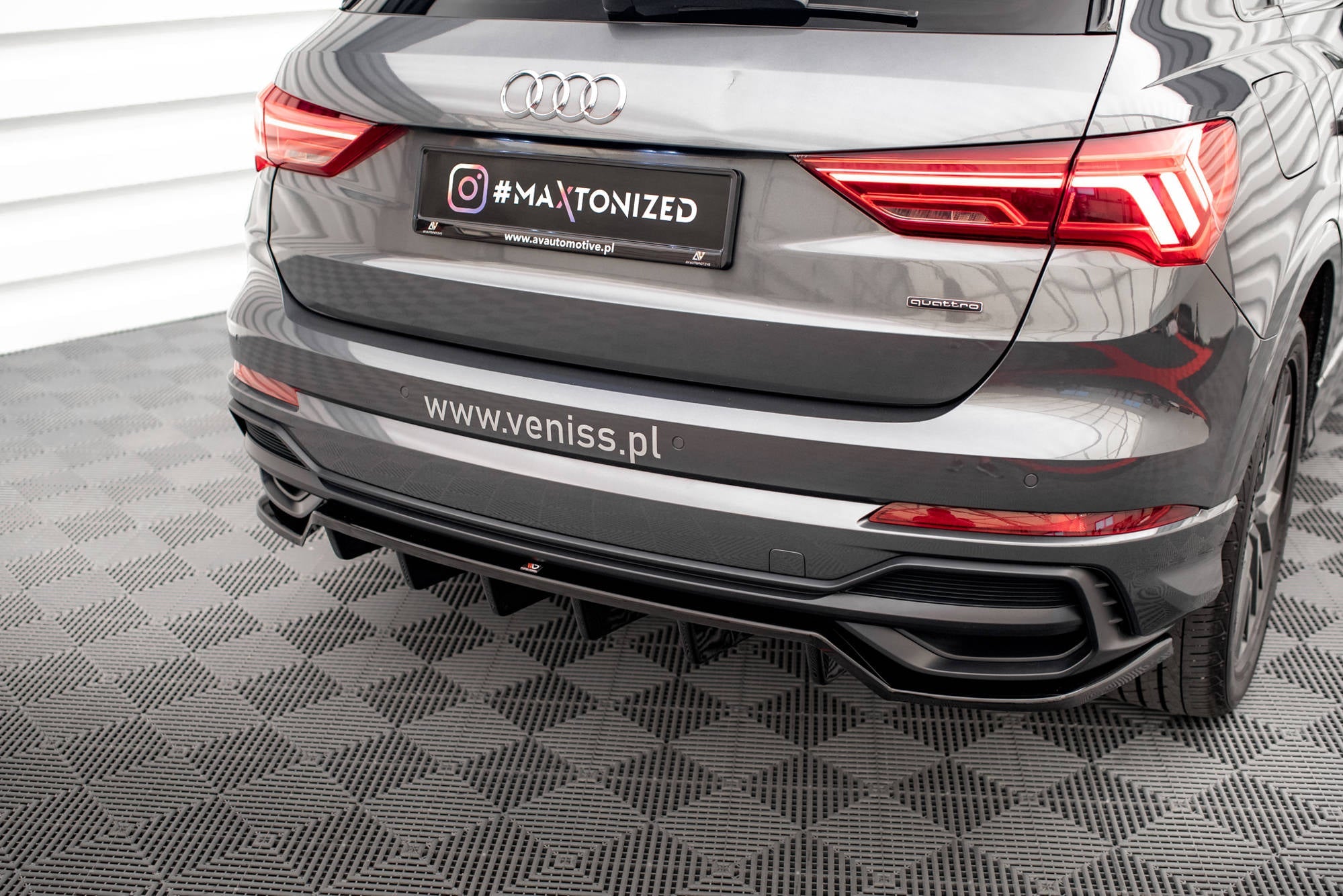 Maxton Design - Mittlerer Cup Diffusor DTM Look Heck Ansatz für Audi Q3 S - Line F3 - Aerowerk.