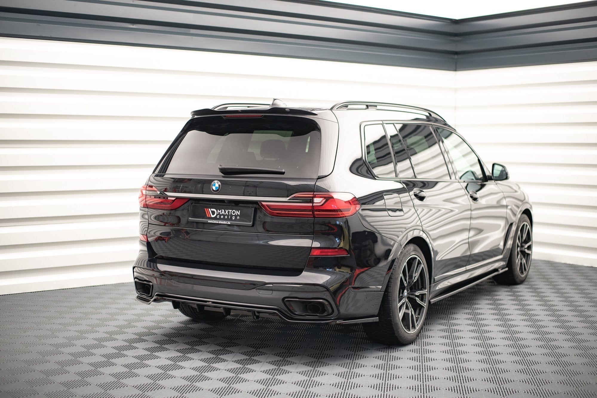 Maxton Design - Mittlerer Cup Diffusor DTM Look Heck Ansatz für BMW X7 M - Paket G07 - Aerowerk.