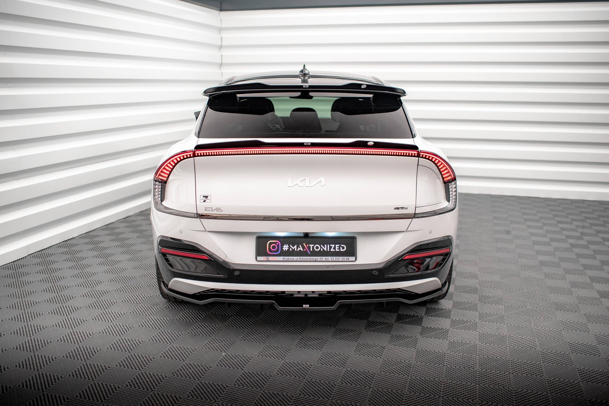 Maxton Design - Mittlerer Cup Diffusor DTM Look Heck Ansatz für Kia EV6 GT - Line Mk1 - Aerowerk.