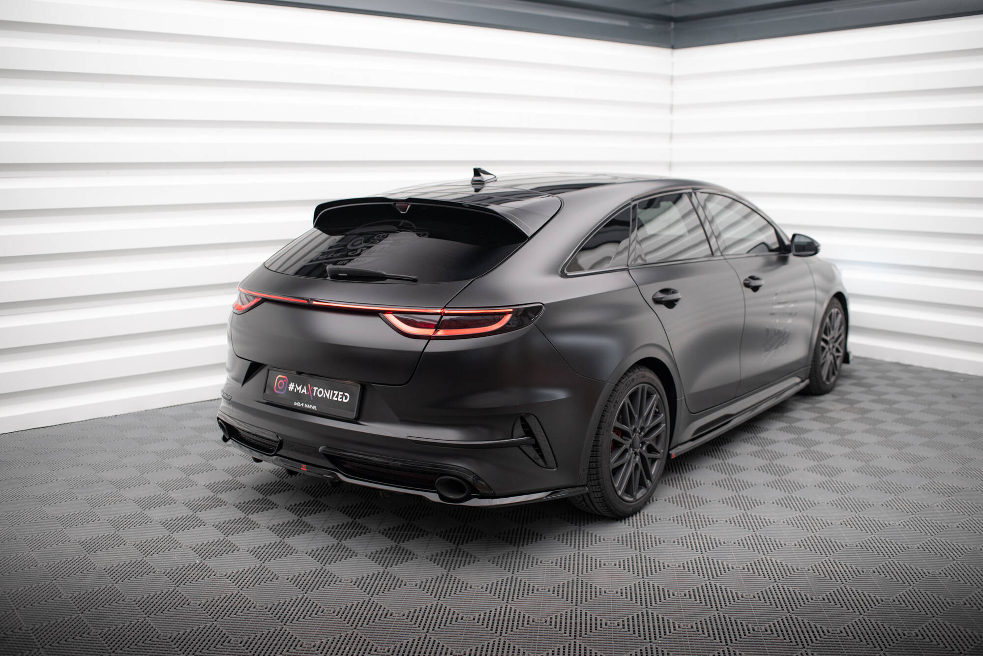 Maxton Design - Mittlerer Cup Diffusor DTM Look Heck Ansatz für Kia Proceed GT Mk1 Facelift - Aerowerk.