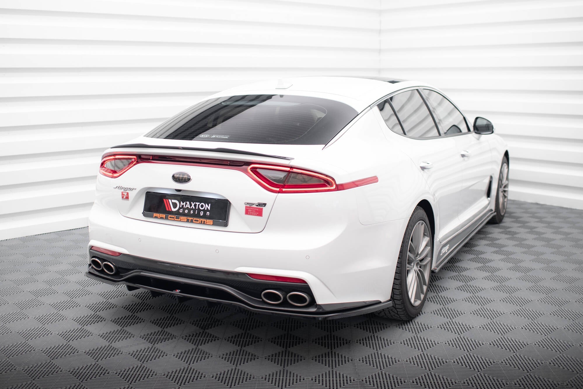 Maxton Design - Mittlerer Cup Diffusor DTM Look Heck Ansatz für Kia Stinger Mk1 - Aerowerk.