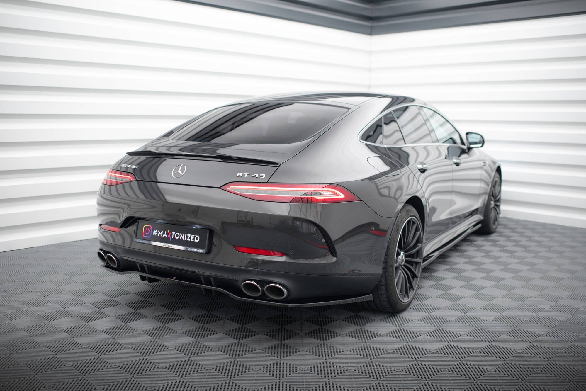 Maxton Design - Mittlerer Cup Diffusor DTM Look Heck Ansatz für Mercedes - AMG 53 4 Door Coupe - Aerowerk.