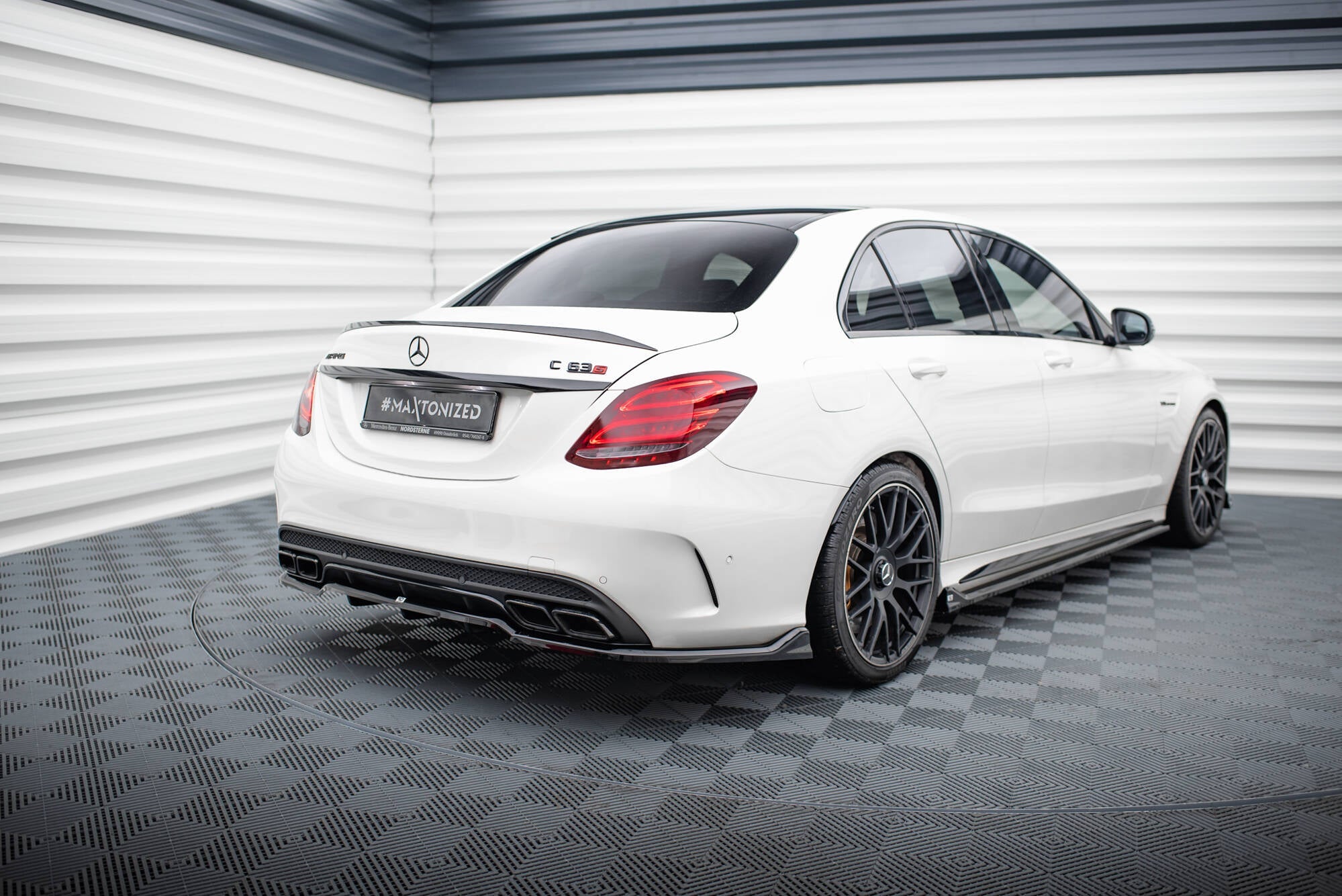 Maxton Design - Mittlerer Cup Diffusor DTM Look Heck Ansatz für Mercedes - AMG C63 Limousine / Kombi W205 / S205 - Aerowerk.