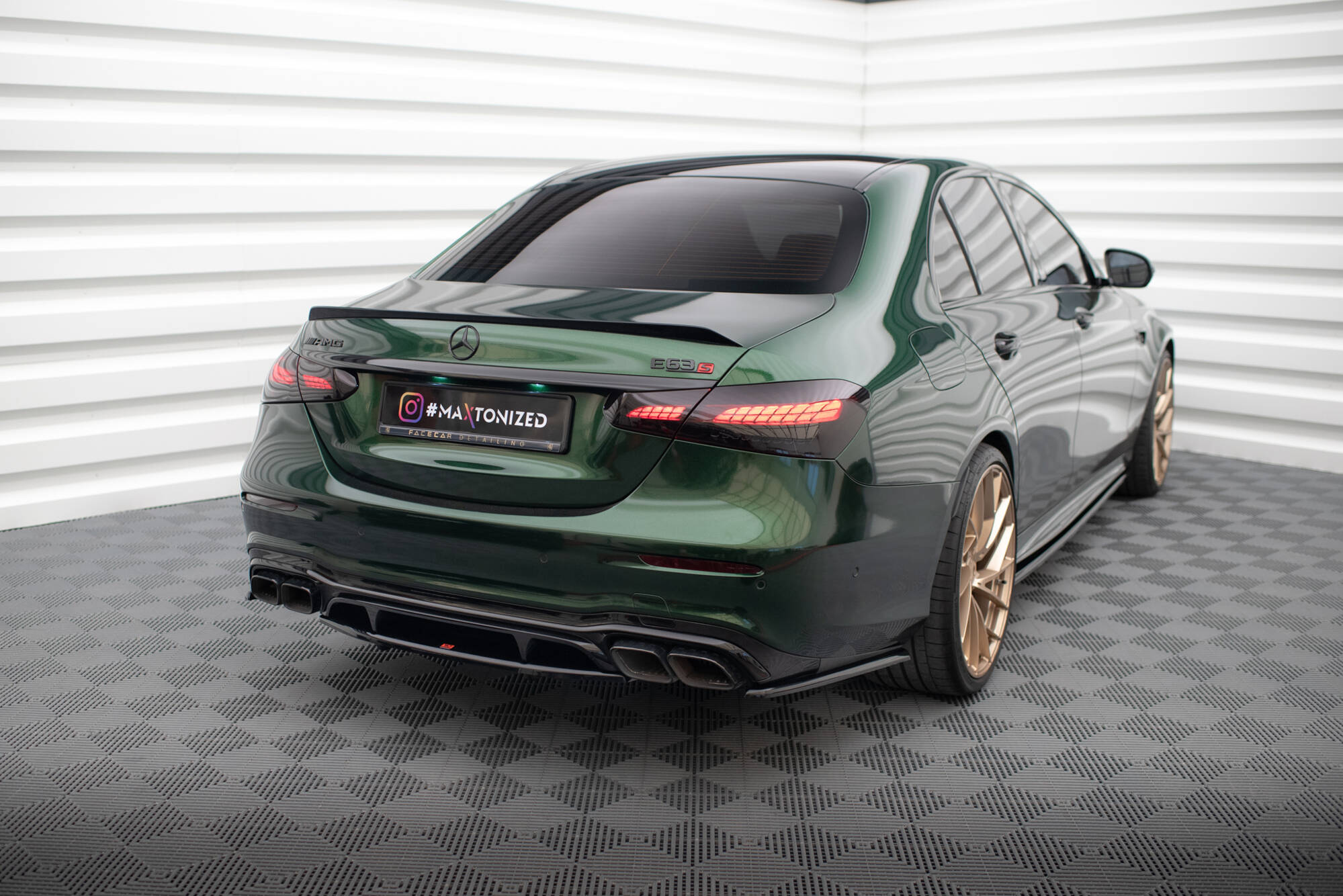 Maxton Design - Mittlerer Cup Diffusor DTM Look Heck Ansatz für Mercedes - AMG E63 W213 Facelift - Aerowerk.