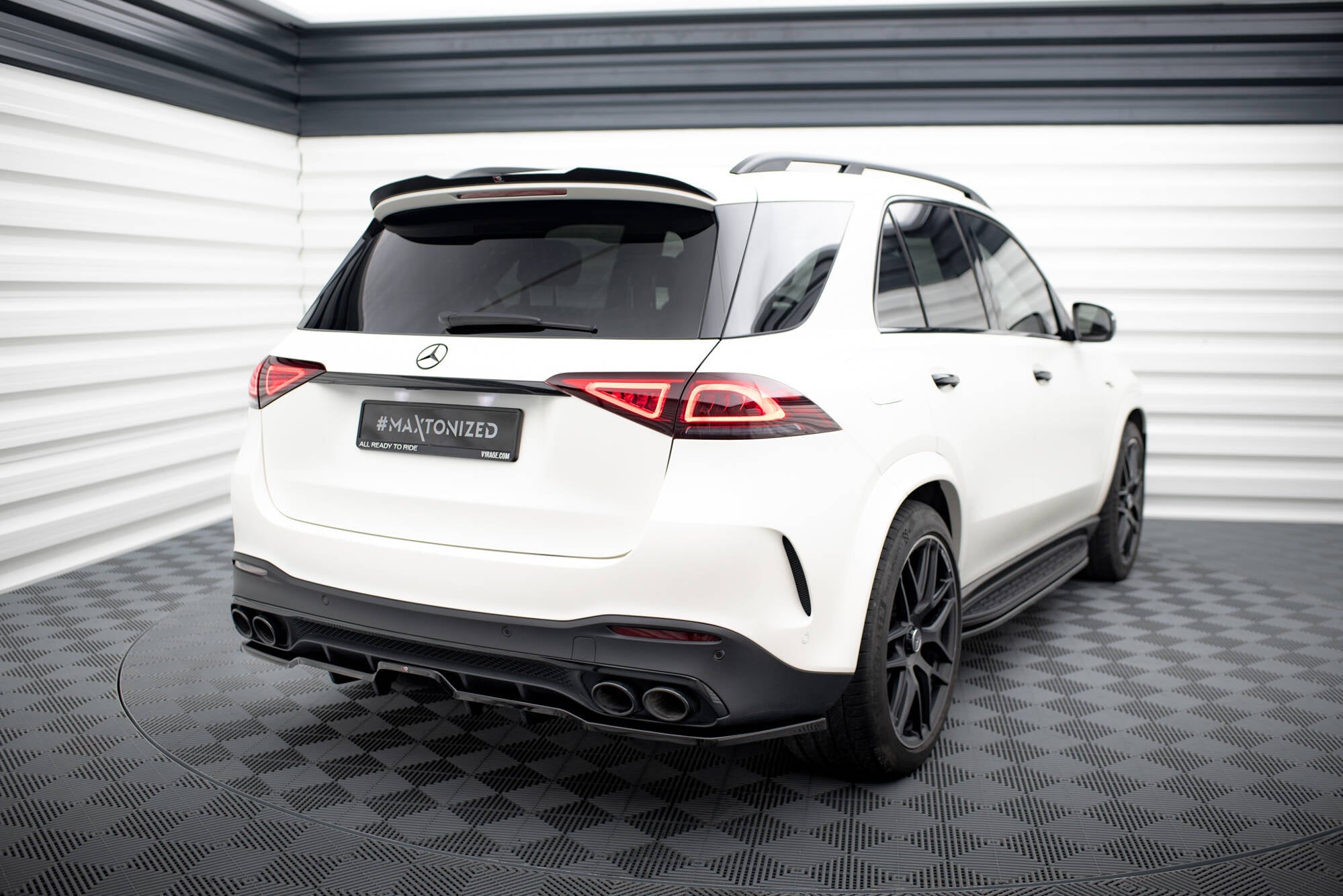Maxton Design - Mittlerer Cup Diffusor DTM Look Heck Ansatz für Mercedes - AMG GLE 53 / 63 W167 / W167 Facelift - Aerowerk.