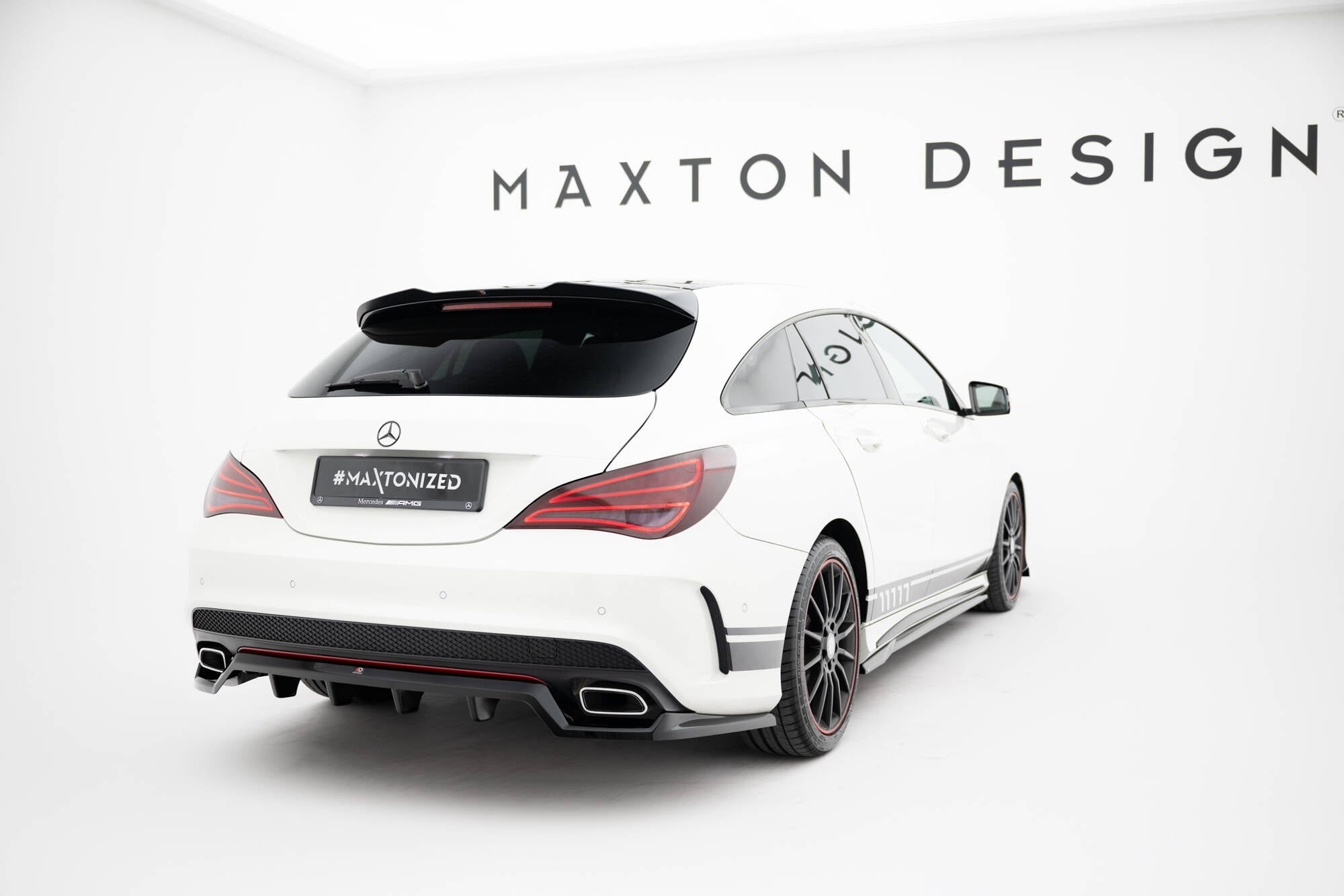 Maxton Design - Mittlerer Cup Diffusor DTM Look Heck Ansatz für Mercedes - Benz CLA AMG - Line C117 - Aerowerk.
