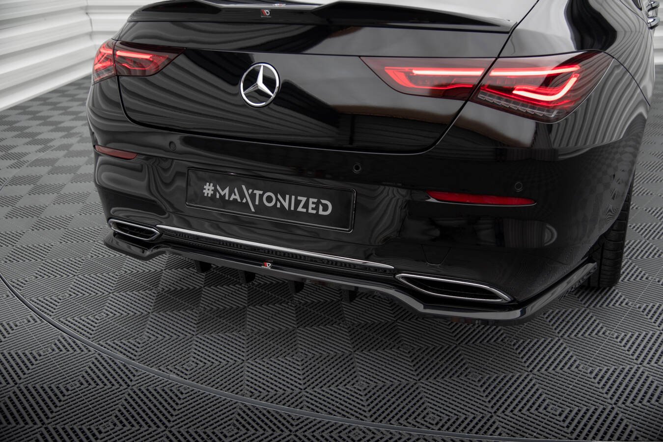 Maxton Design - Mittlerer Cup Diffusor DTM Look Heck Ansatz für Mercedes - Benz CLA Coupe C118 - Aerowerk.