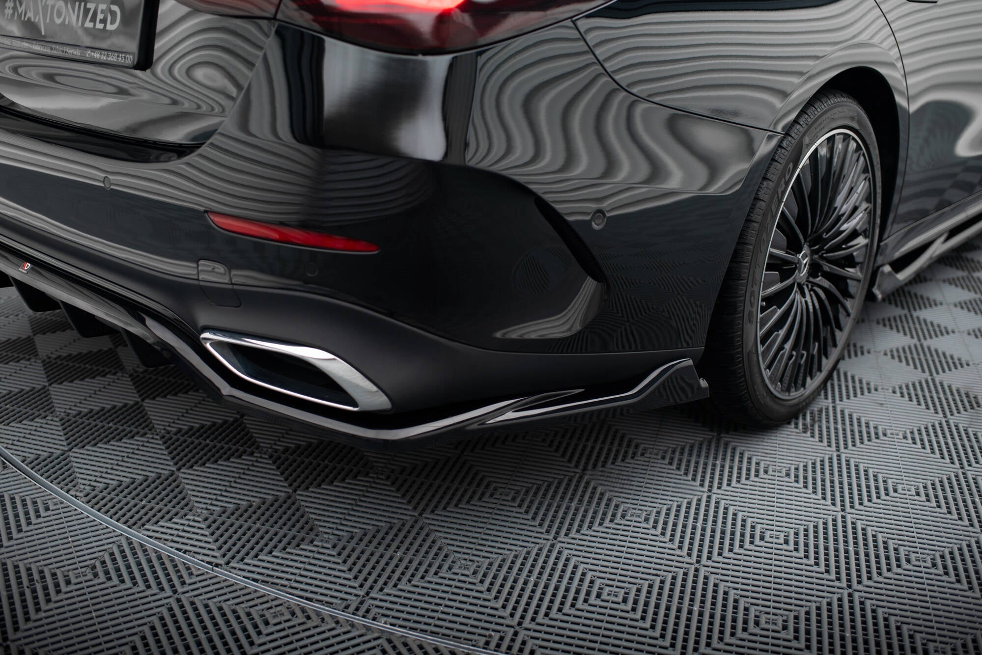 Maxton Design - Mittlerer Cup Diffusor DTM Look Heck Ansatz für Mercedes - Benz E AMG - Line W214 - Aerowerk.