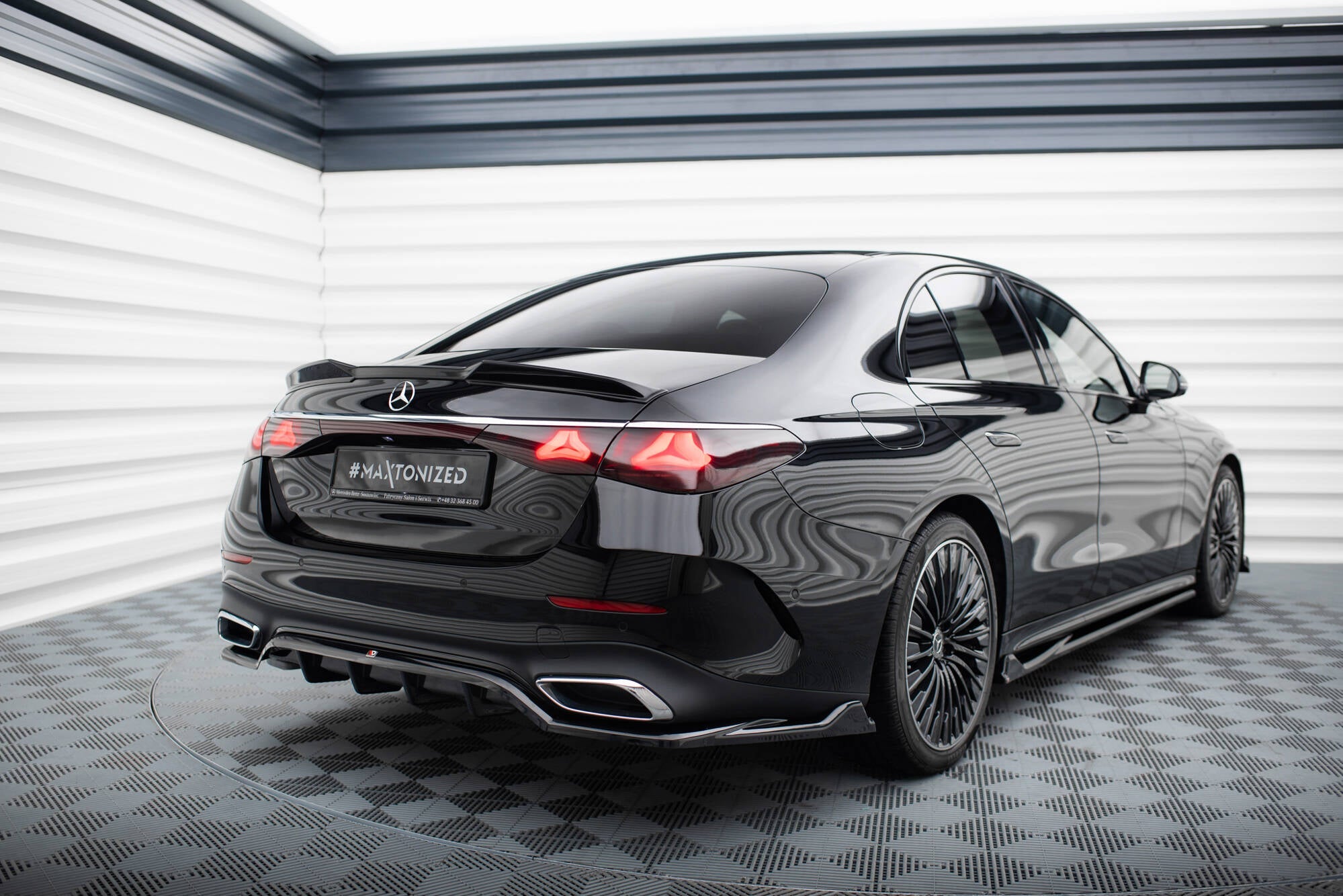 Maxton Design - Mittlerer Cup Diffusor DTM Look Heck Ansatz für Mercedes - Benz E AMG - Line W214 - Aerowerk.