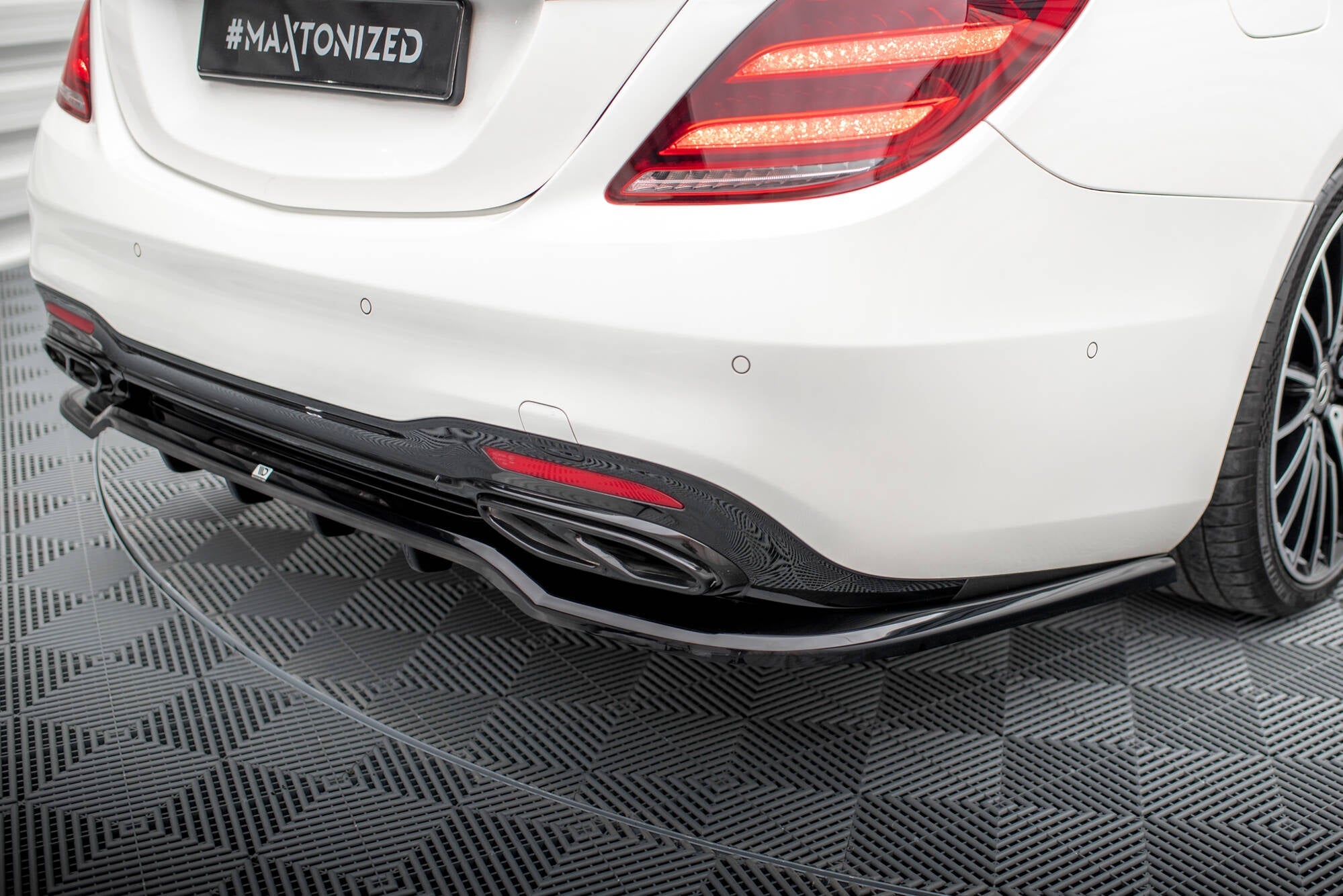Maxton Design - Mittlerer Cup Diffusor DTM Look Heck Ansatz für Mercedes - Benz S AMG - Line W222 Facelift - Aerowerk.