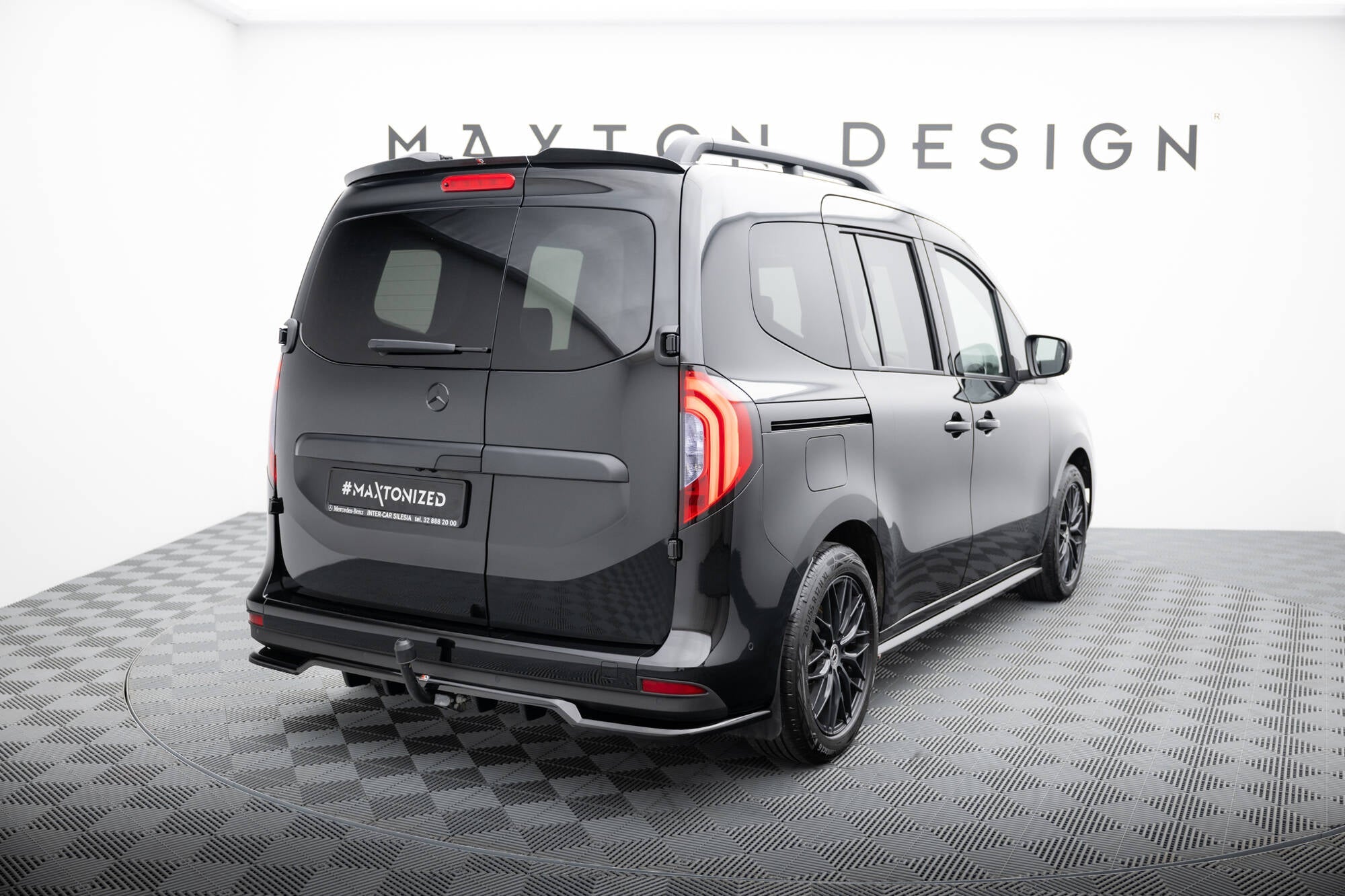 Maxton Design - Mittlerer Cup Diffusor DTM Look Heck Ansatz für Mercedes - Benz T W420 - Aerowerk.