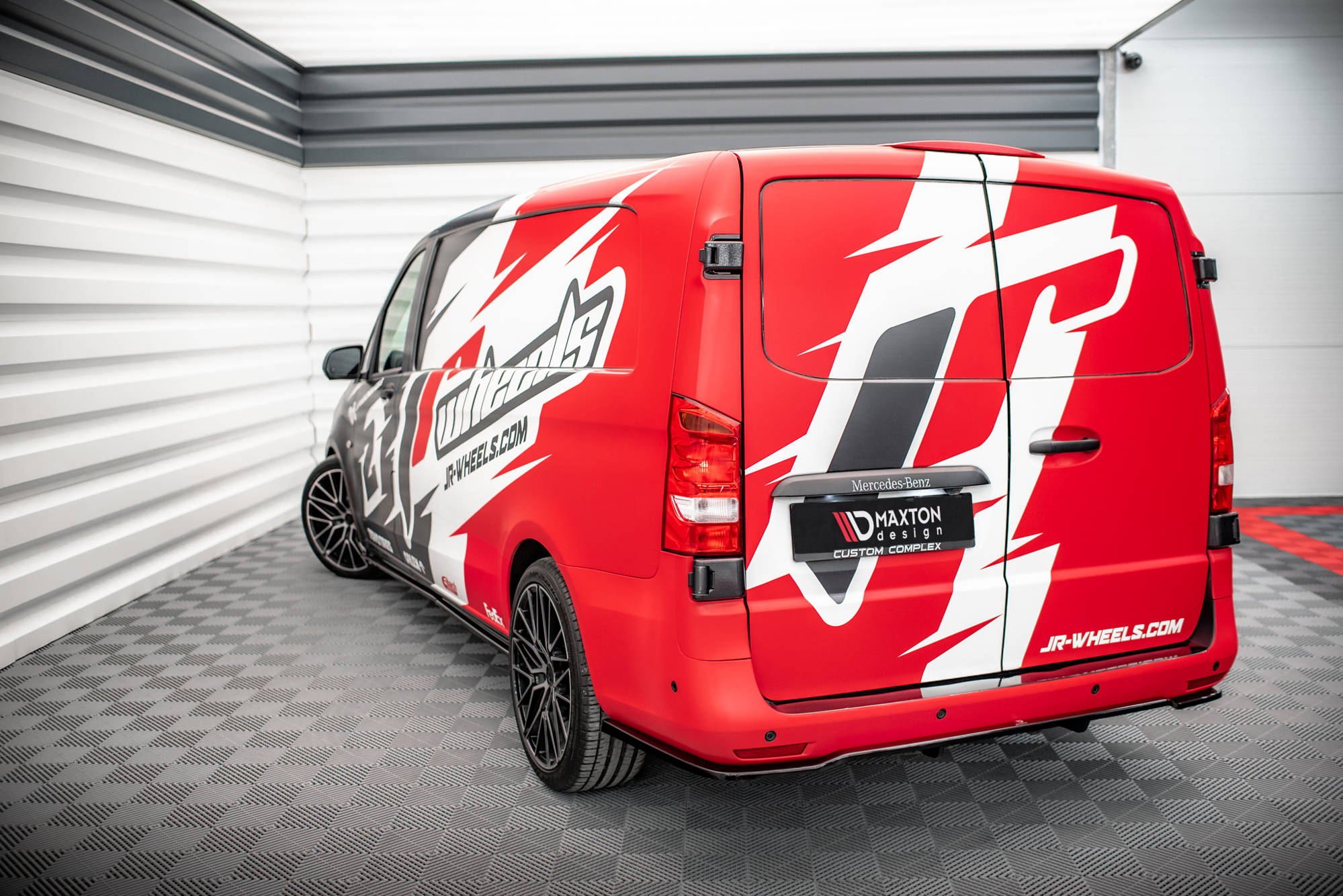 Maxton Design - Mittlerer Cup Diffusor DTM Look Heck Ansatz für Mercedes - Benz Vito / V W447 Facelift - Aerowerk.