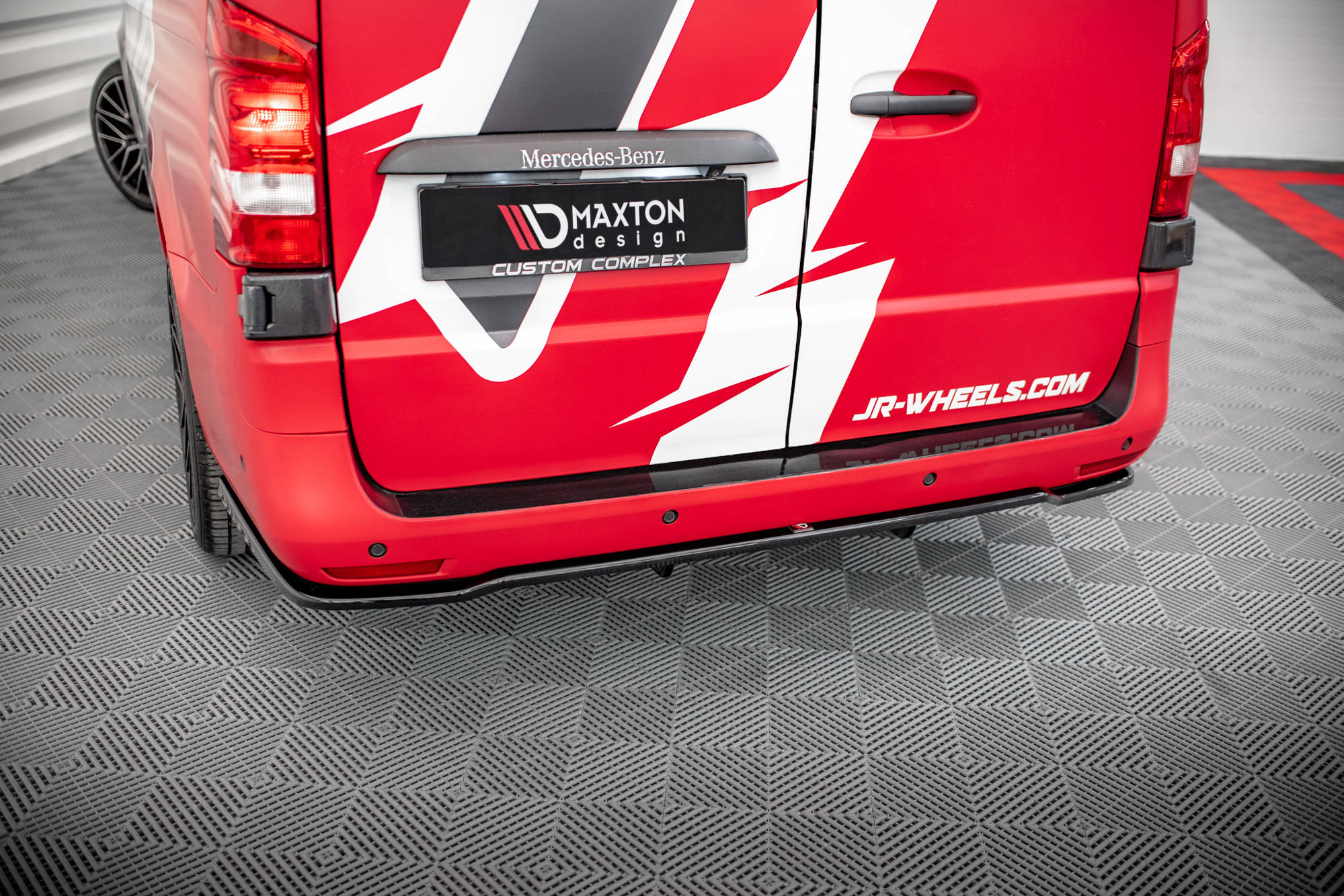 Maxton Design - Mittlerer Cup Diffusor DTM Look Heck Ansatz für Mercedes - Benz Vito / V W447 Facelift - Aerowerk.
