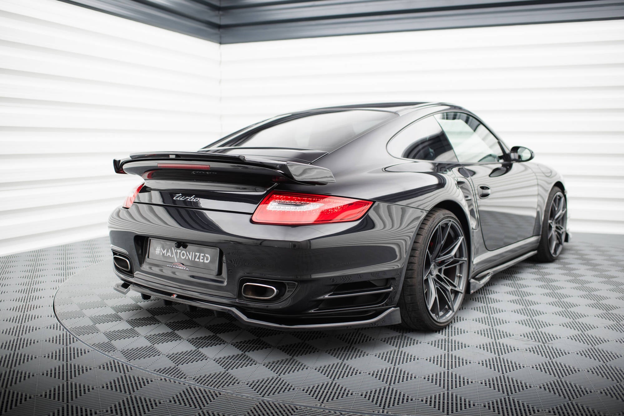 Maxton Design - Mittlerer Cup Diffusor DTM Look Heck Ansatz für Porsche 911 Turbo 997 - Aerowerk.