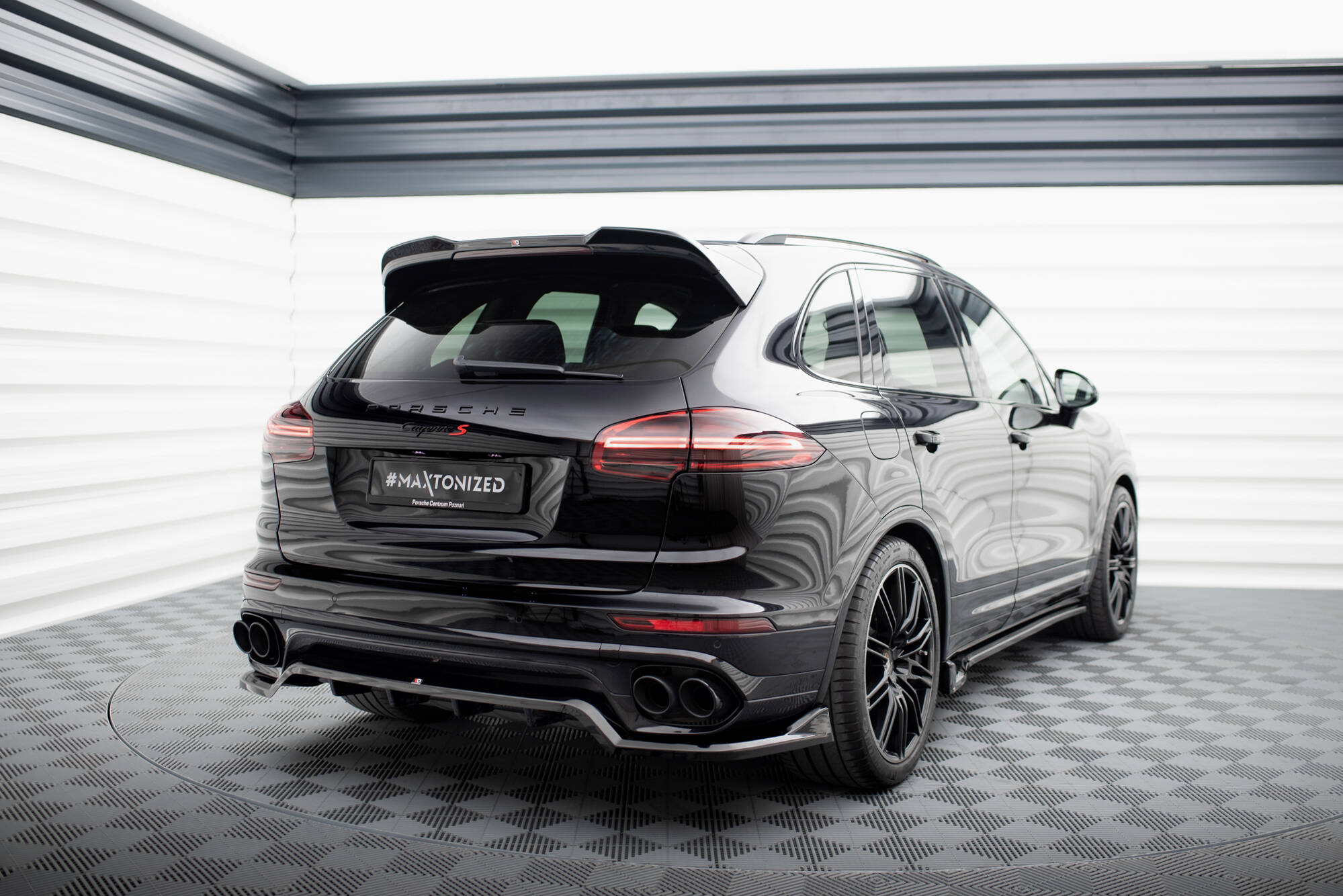 Maxton Design - Mittlerer Cup Diffusor DTM Look Heck Ansatz für Porsche Cayenne Mk2 Facelift - Aerowerk.
