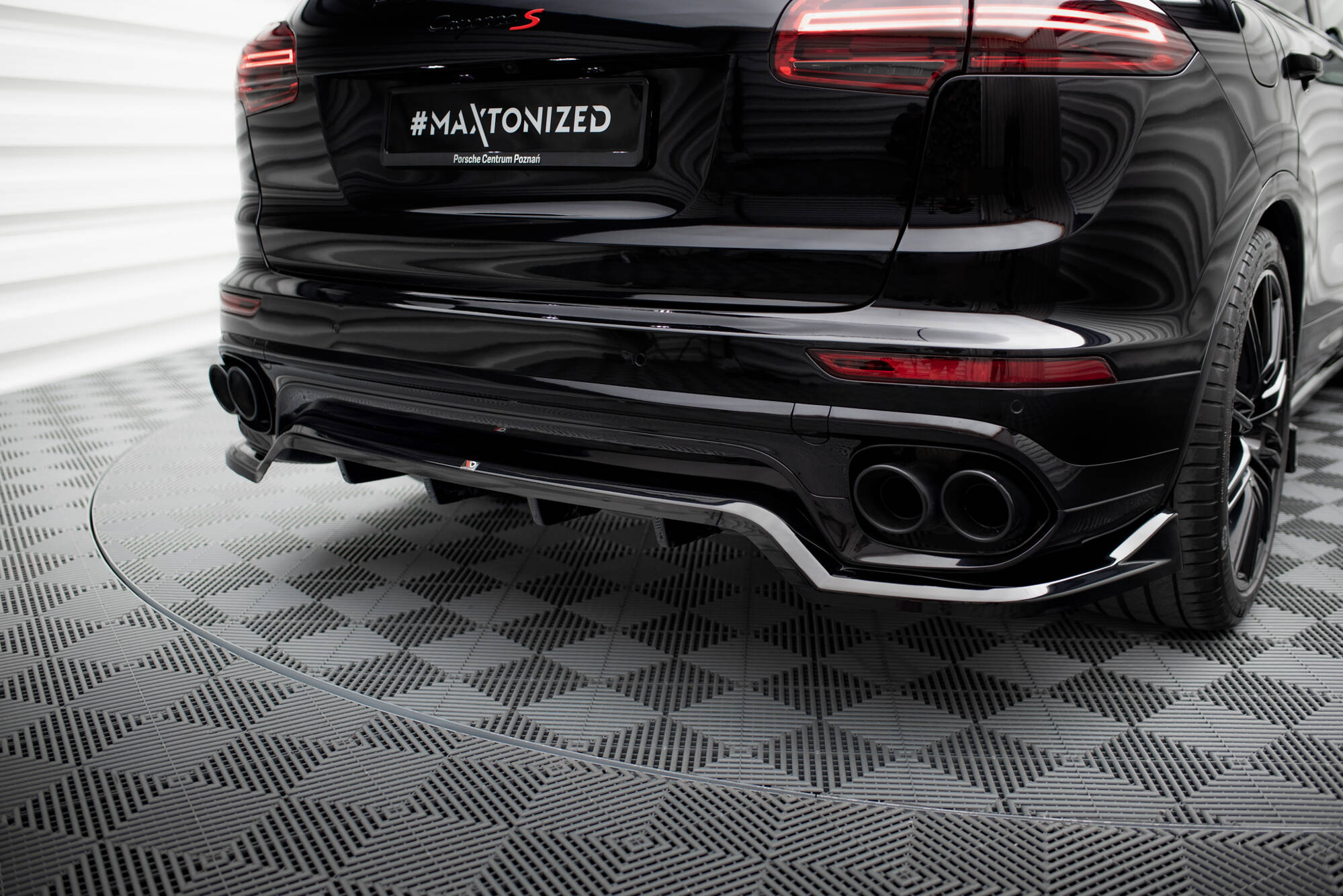 Maxton Design - Mittlerer Cup Diffusor DTM Look Heck Ansatz für Porsche Cayenne Mk2 Facelift - Aerowerk.