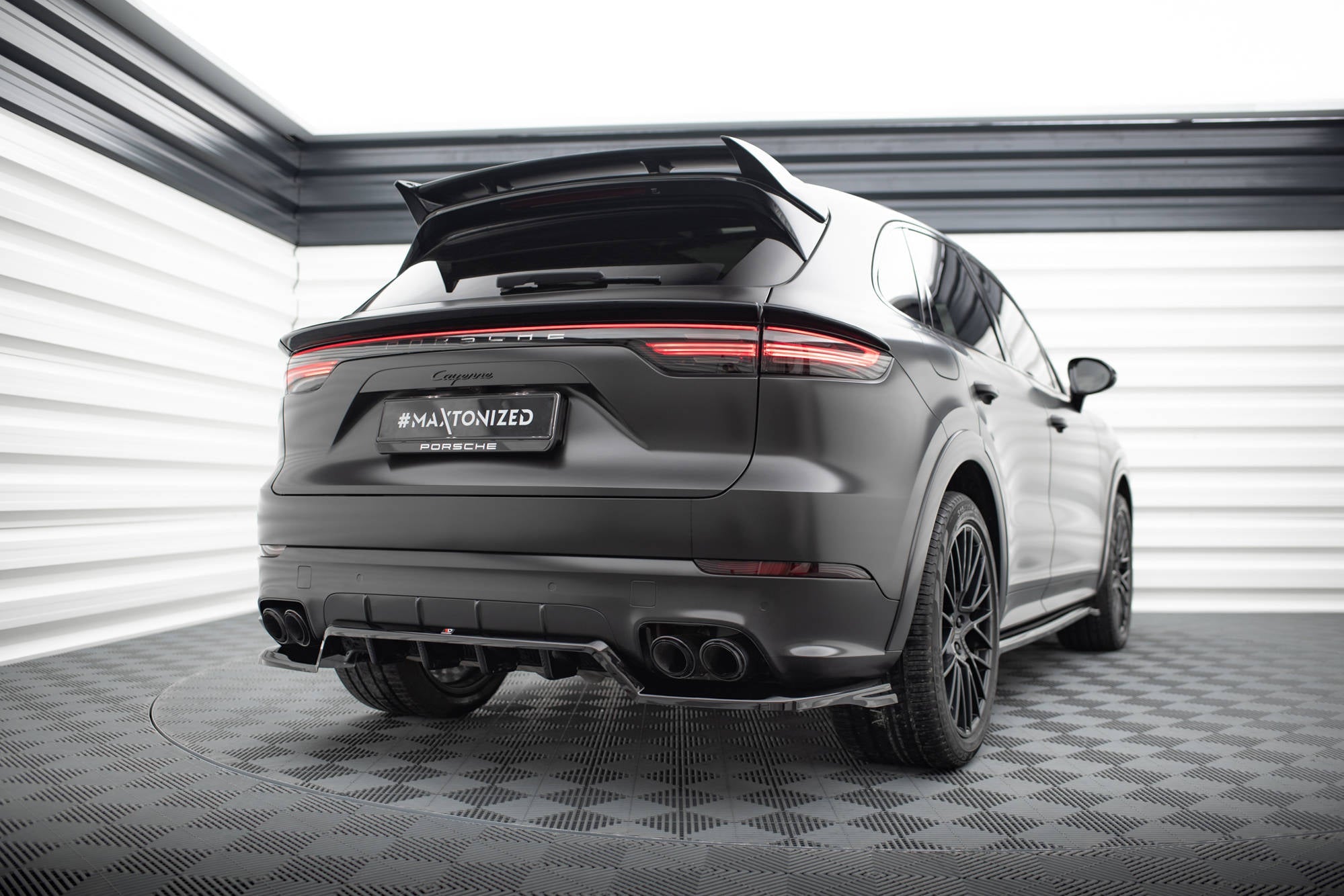 Maxton Design - Mittlerer Cup Diffusor DTM Look Heck Ansatz für Porsche Cayenne Sport Design Mk3 - Aerowerk.