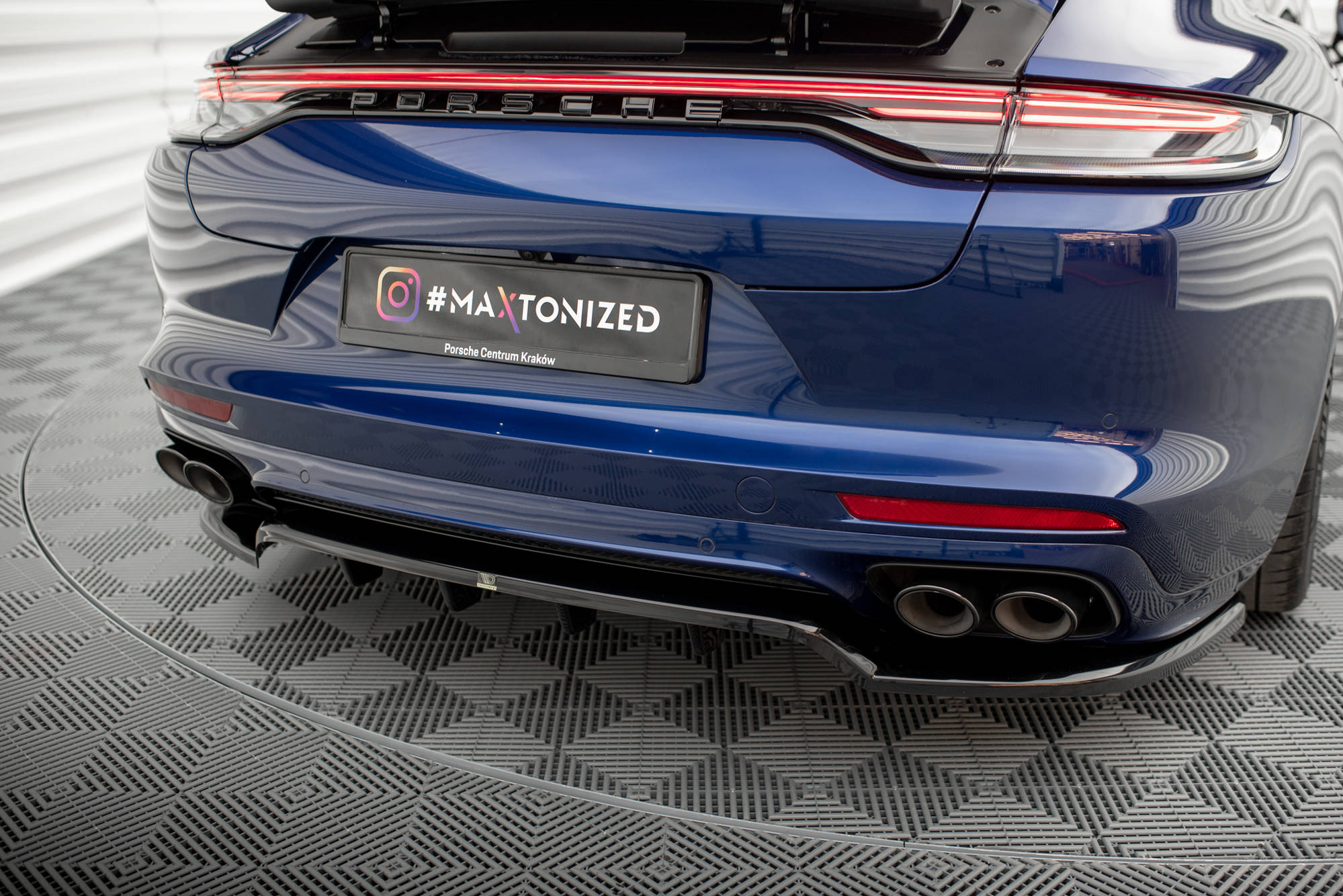 Maxton Design - Mittlerer Cup Diffusor DTM Look Heck Ansatz für Porsche Panamera GTS Sport Turismo 971 Facelift - Aerowerk.