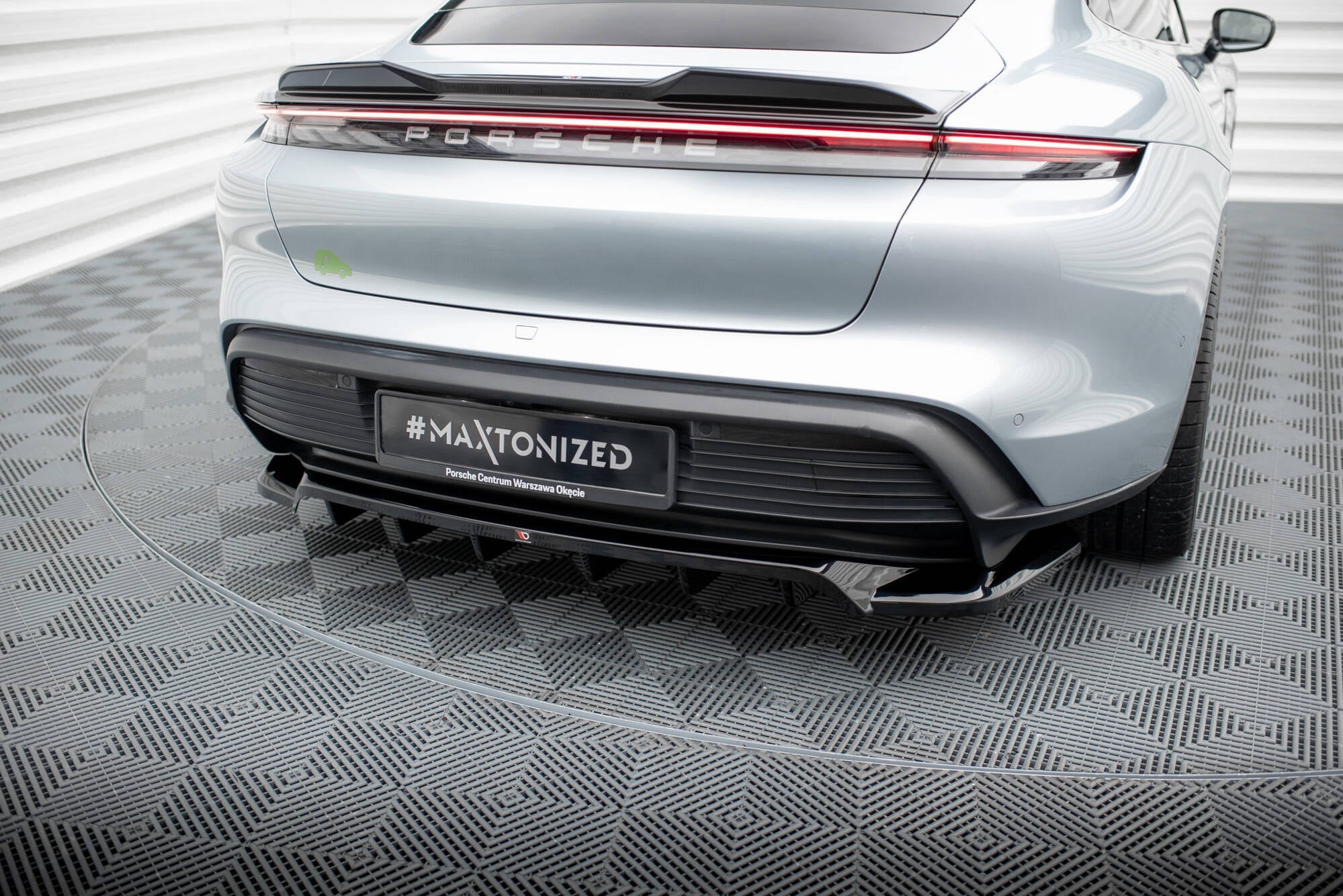 Maxton Design - Mittlerer Cup Diffusor DTM Look Heck Ansatz für Porsche Taycan / Taycan 4 / Taycan 4S / Taycan GTS Mk1 - Aerowerk.