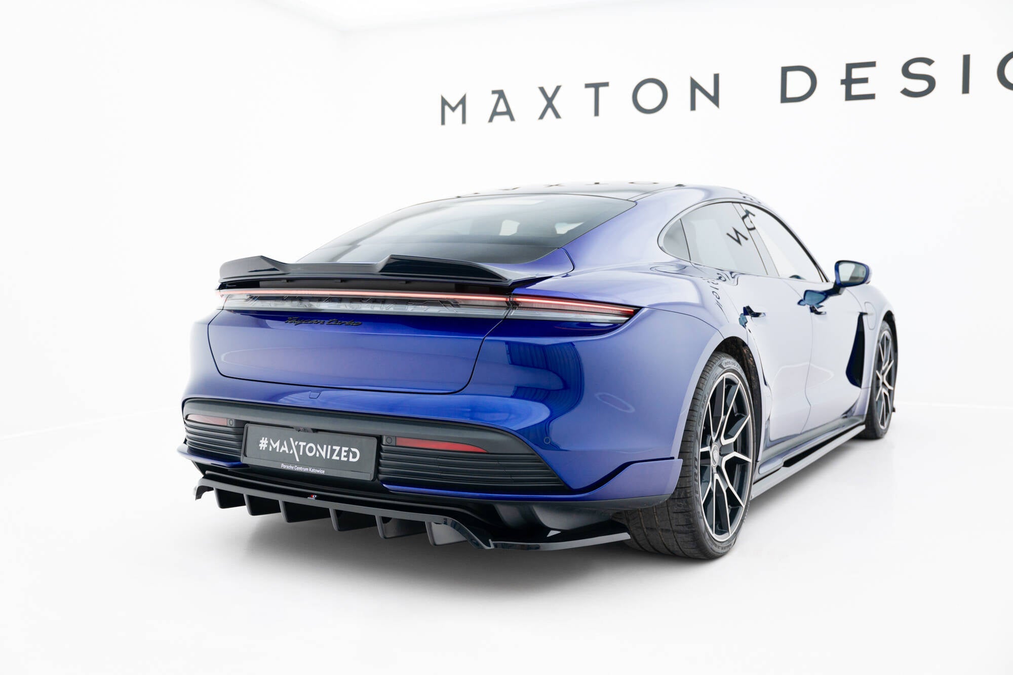 Maxton Design - Mittlerer Cup Diffusor DTM Look Heck Ansatz für Porsche Taycan Turbo S Mk1 - Aerowerk.