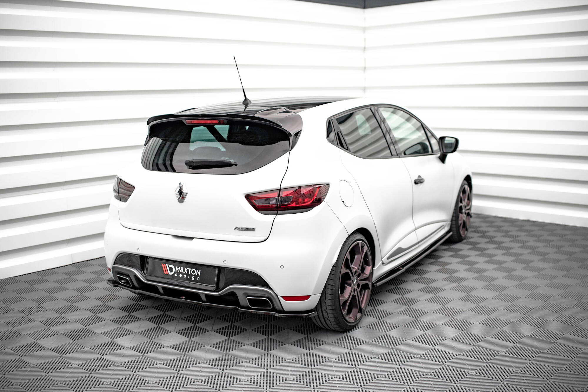 Maxton Design - Mittlerer Cup Diffusor DTM Look Heck Ansatz für Renault Clio RS Mk4 - Aerowerk.