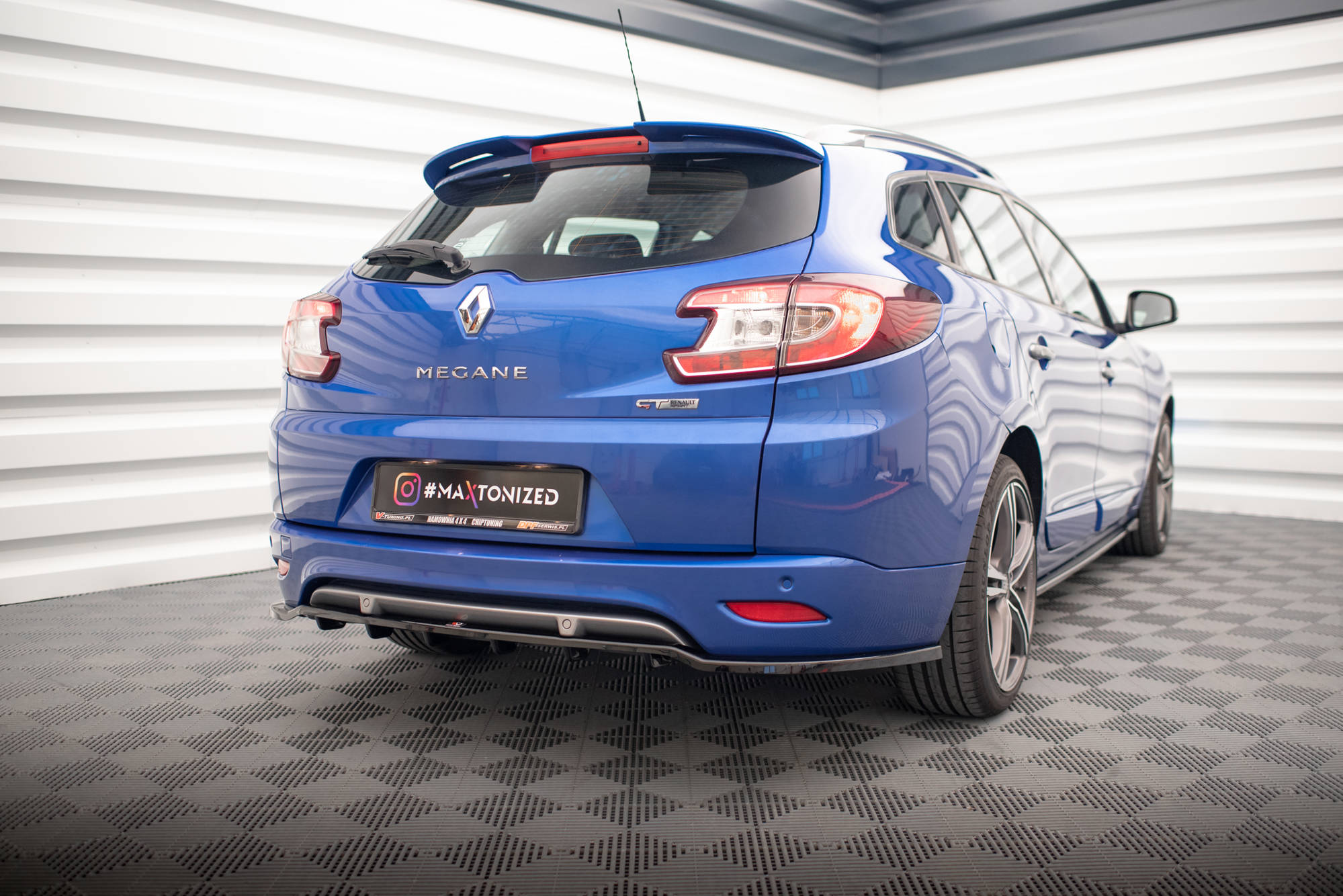 Maxton Design - Mittlerer Cup Diffusor DTM Look Heck Ansatz für Renault Megane GT Line Grandtour Mk3 Facelift - Aerowerk.