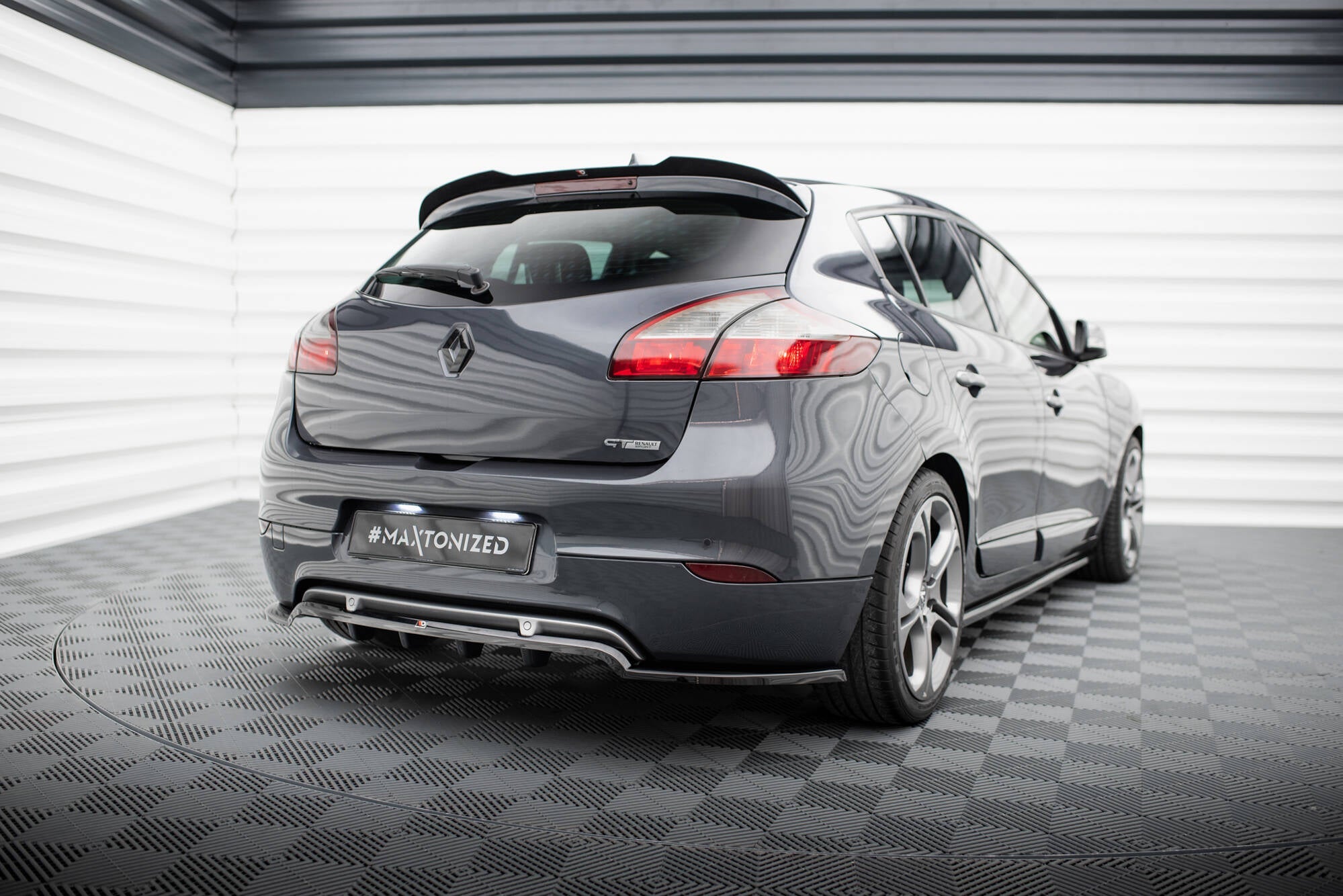 Maxton Design - Mittlerer Cup Diffusor DTM Look Heck Ansatz für Renault Megane GT MK3 Facelift - Aerowerk.