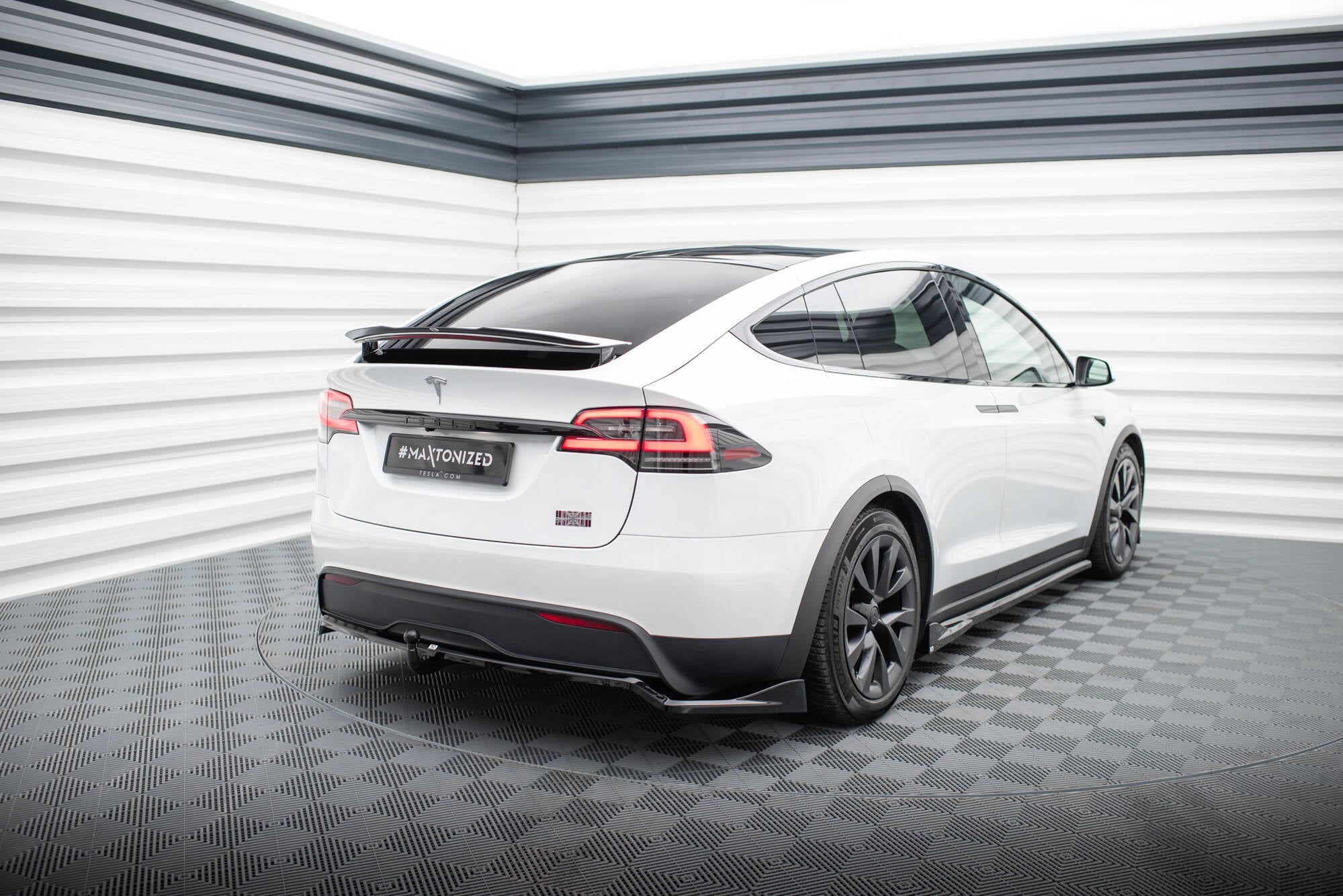 Maxton Design - Mittlerer Cup Diffusor DTM Look Heck Ansatz für Tesla Model X Mk1 Facelift - Aerowerk.
