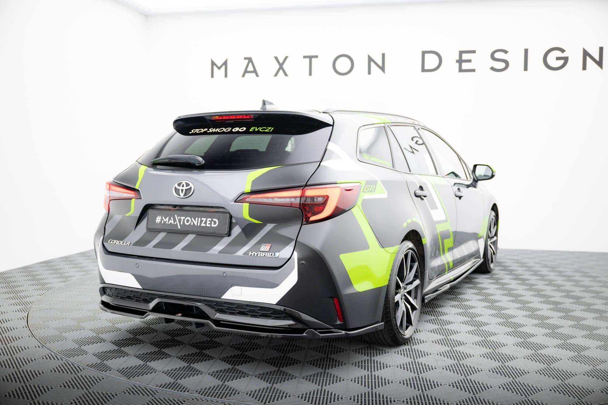 Maxton Design - Mittlerer Cup Diffusor DTM Look Heck Ansatz für Toyota Corolla GR Sport Touring Sports XII - Aerowerk.